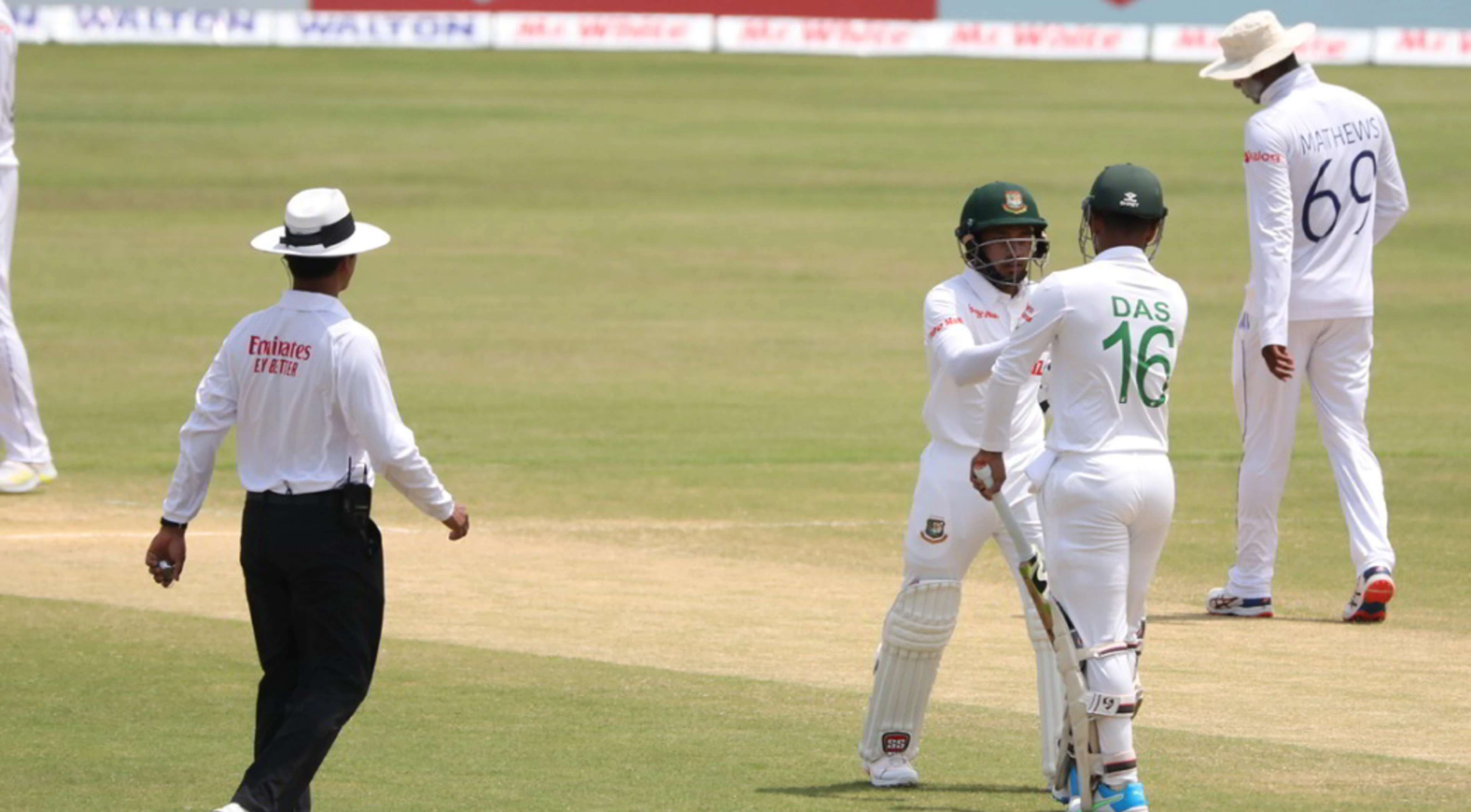 Mushfiqur ton guides Bangladesh to lead over Sri Lanka