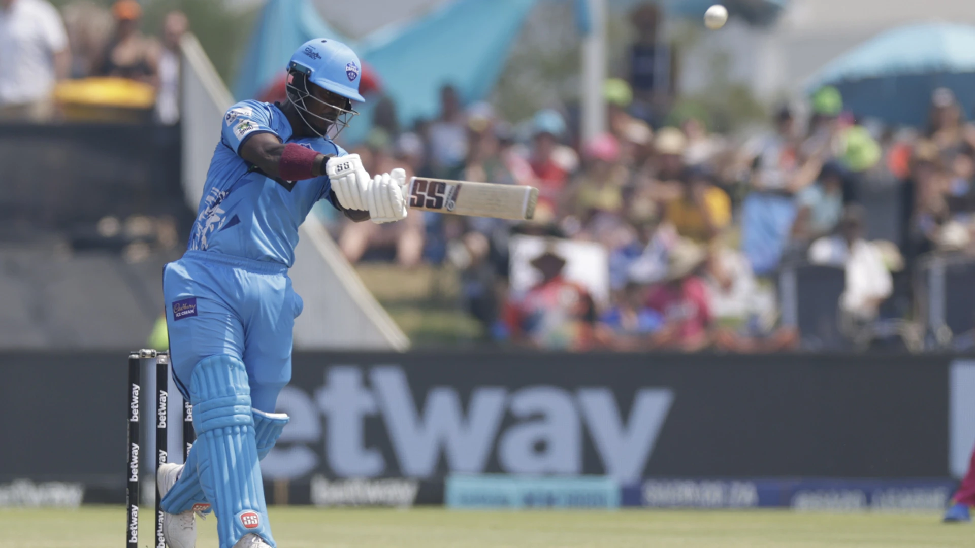 Rutherford turns the tide as Capitals shake things up against Royals