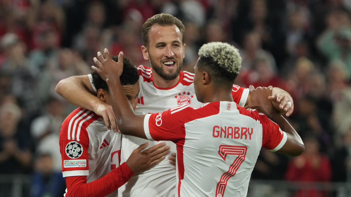 Record-breaking Kane scores hat-trick in Bayern's demolition of Bochum