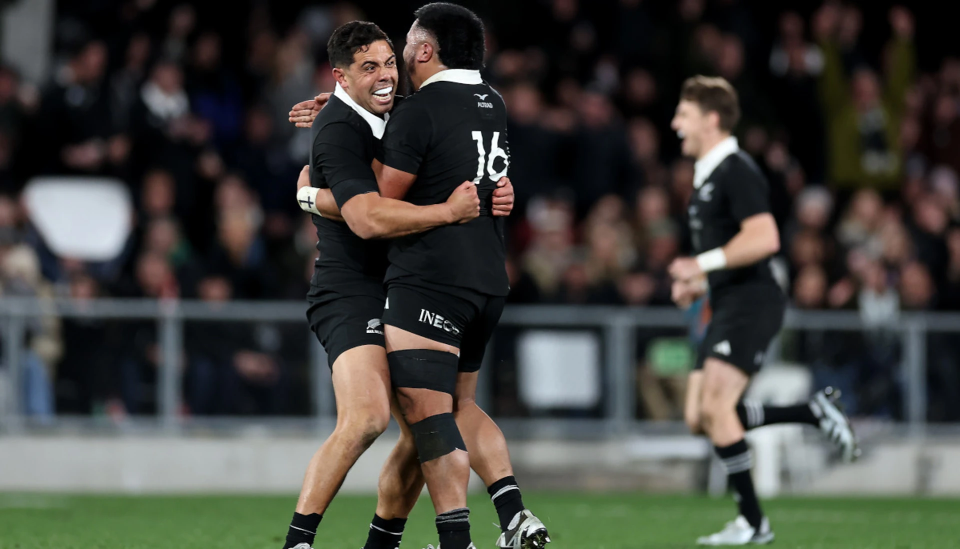 New Zealand edge England 16-15 in tense, brutal first test
