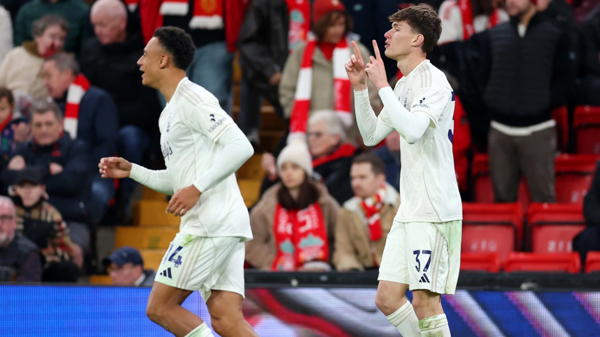 Liverpool stunned by Forest, Chelsea boost title charge