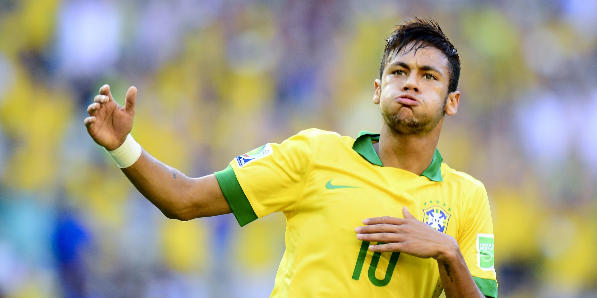 Neymar undergoes successful knee surgery