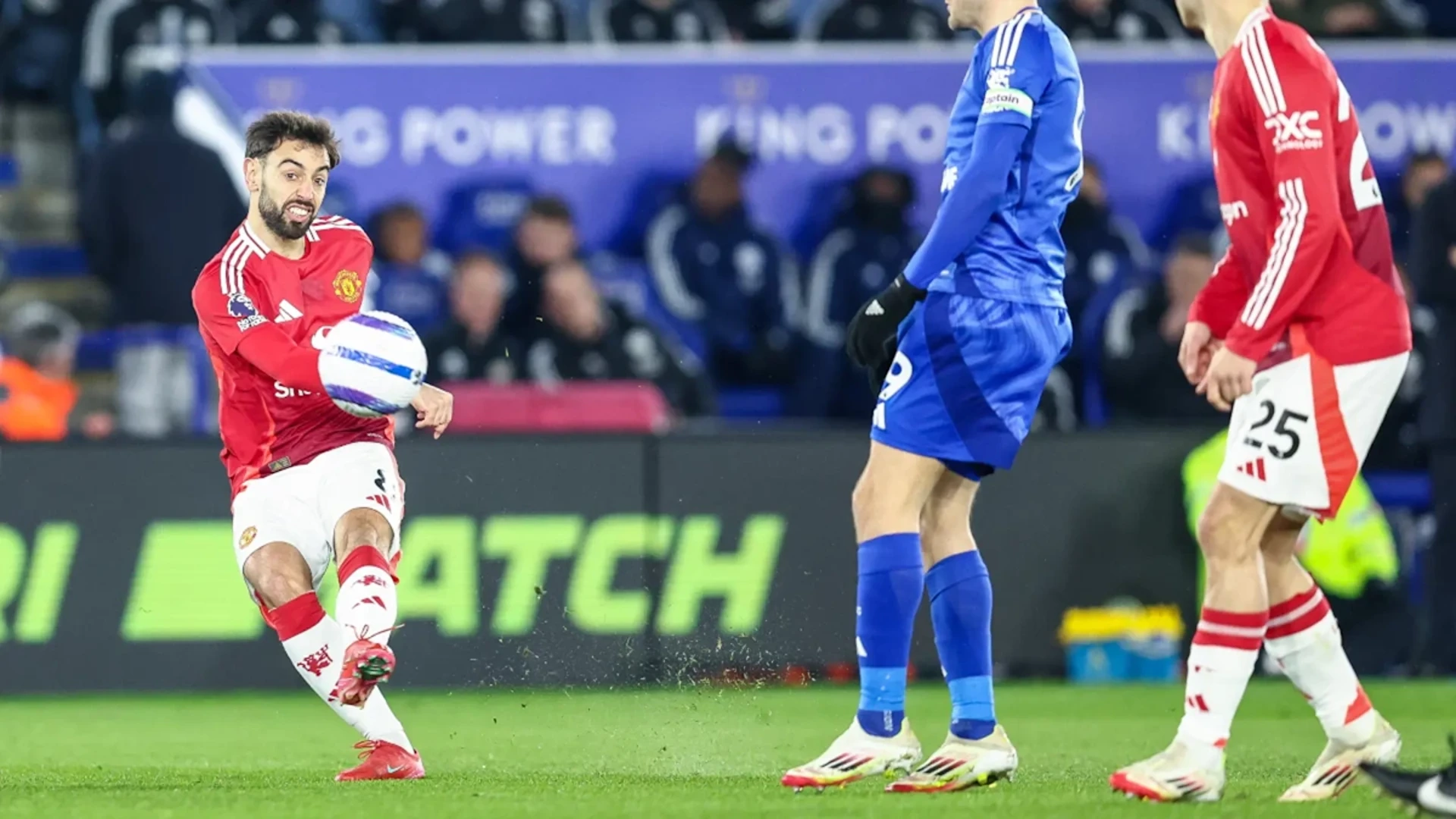 FERNANDES SCORES AGAIN: Manchester United win at struggling Leicester