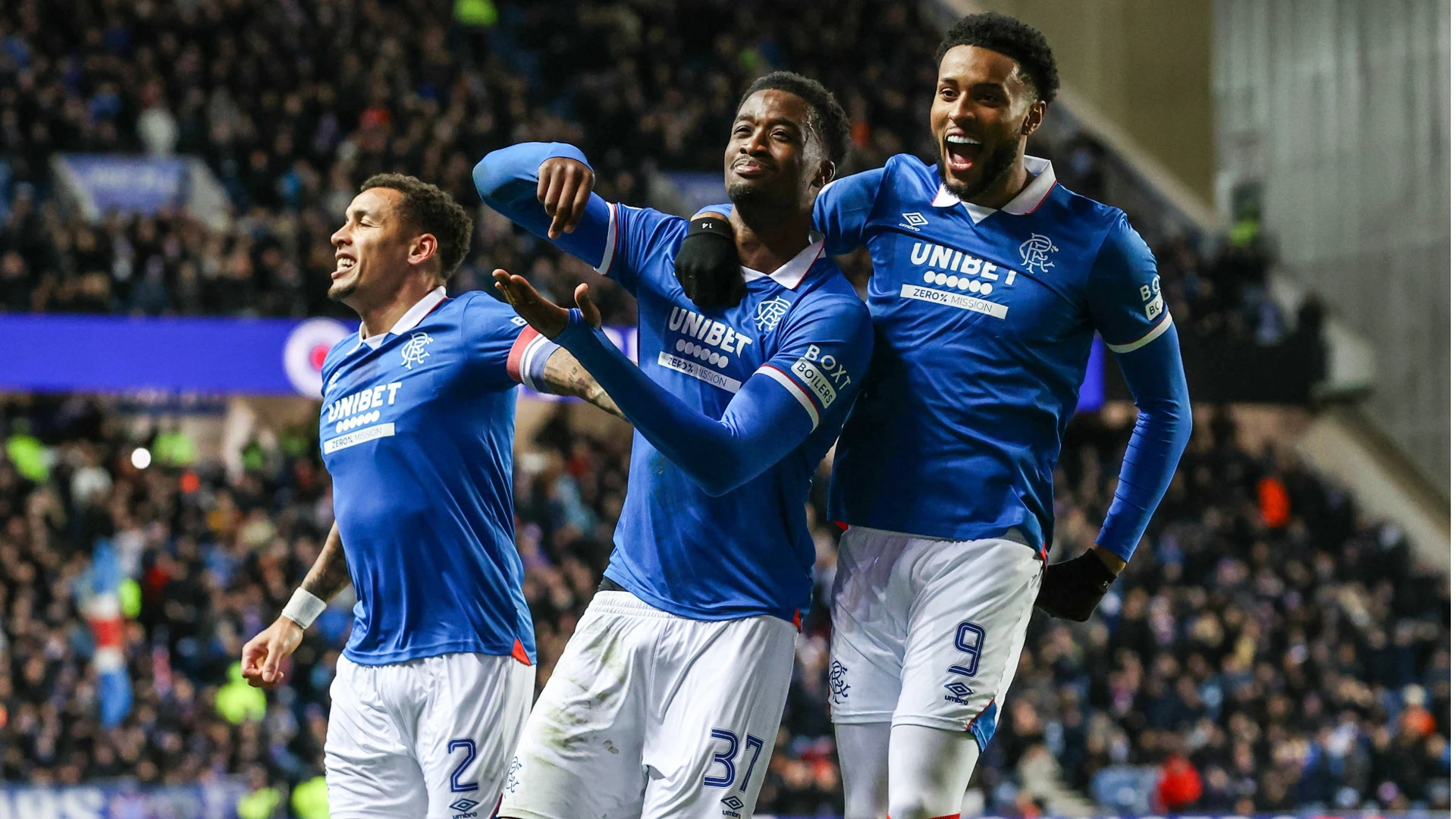 Rangers beat Aberdeen to close gap on leaders Hearts