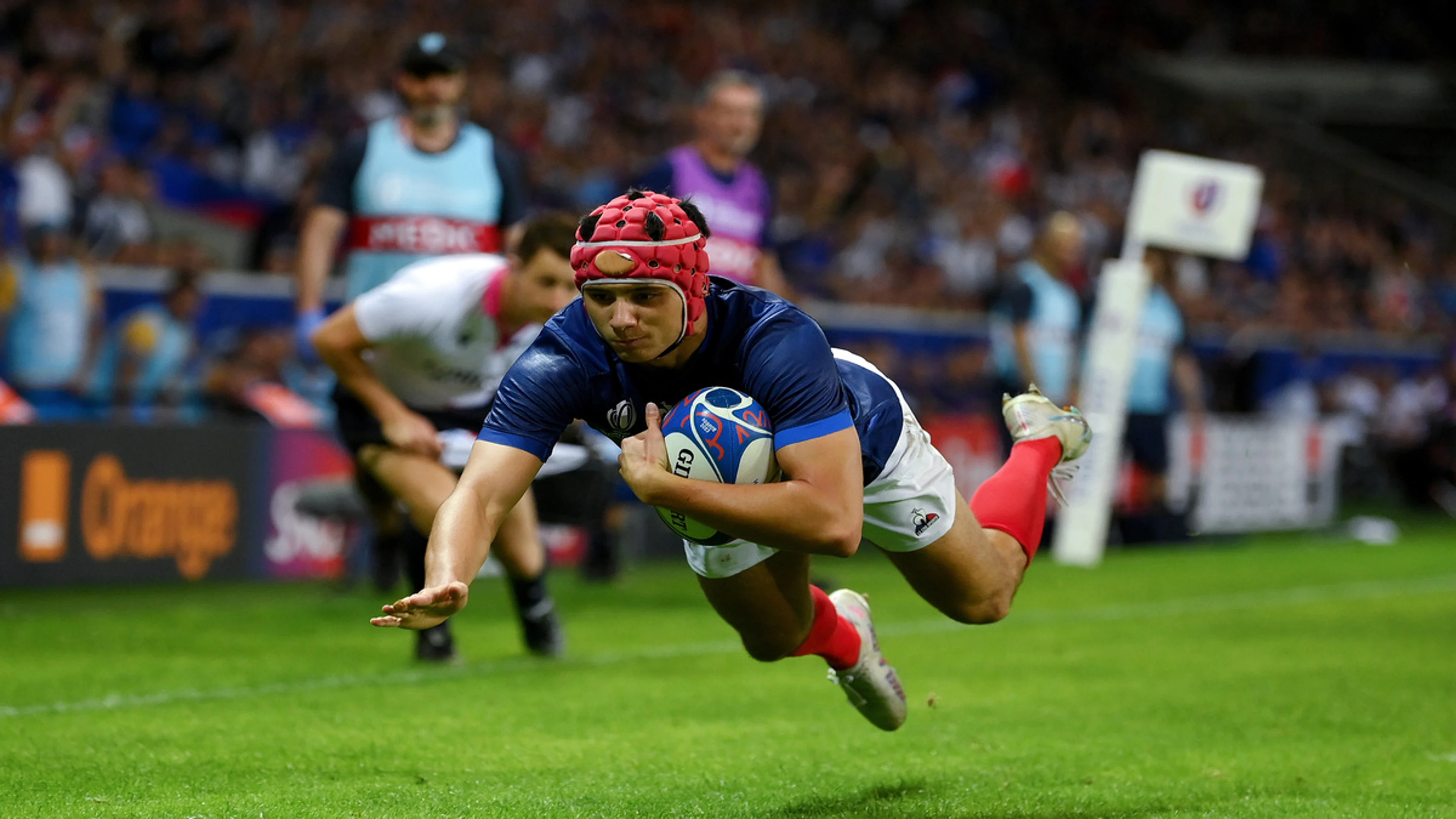 Bielle-Biarrey helps France avoid Uruguay scare
