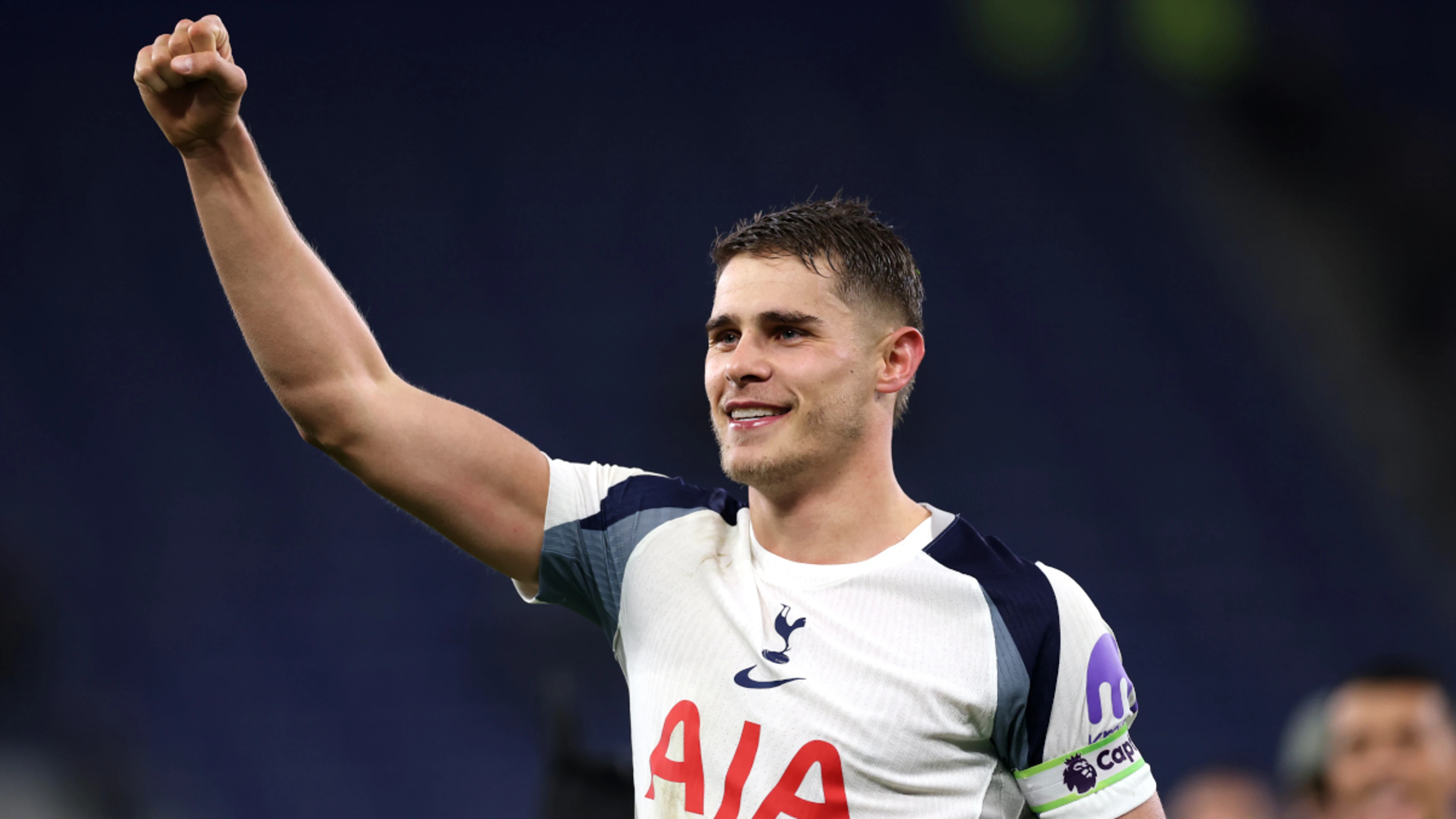 Van de Ven double lifts Tottenham to victory at Everton