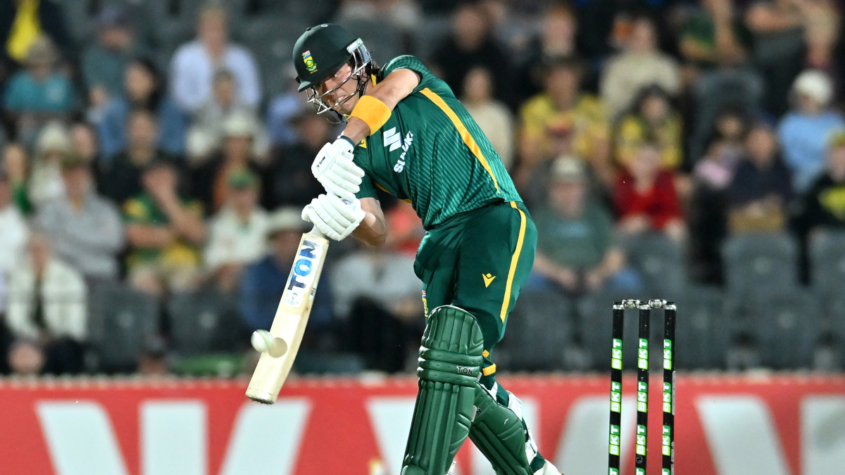 South Africa's Brevis out of Pakistan ODIs with shoulder injury