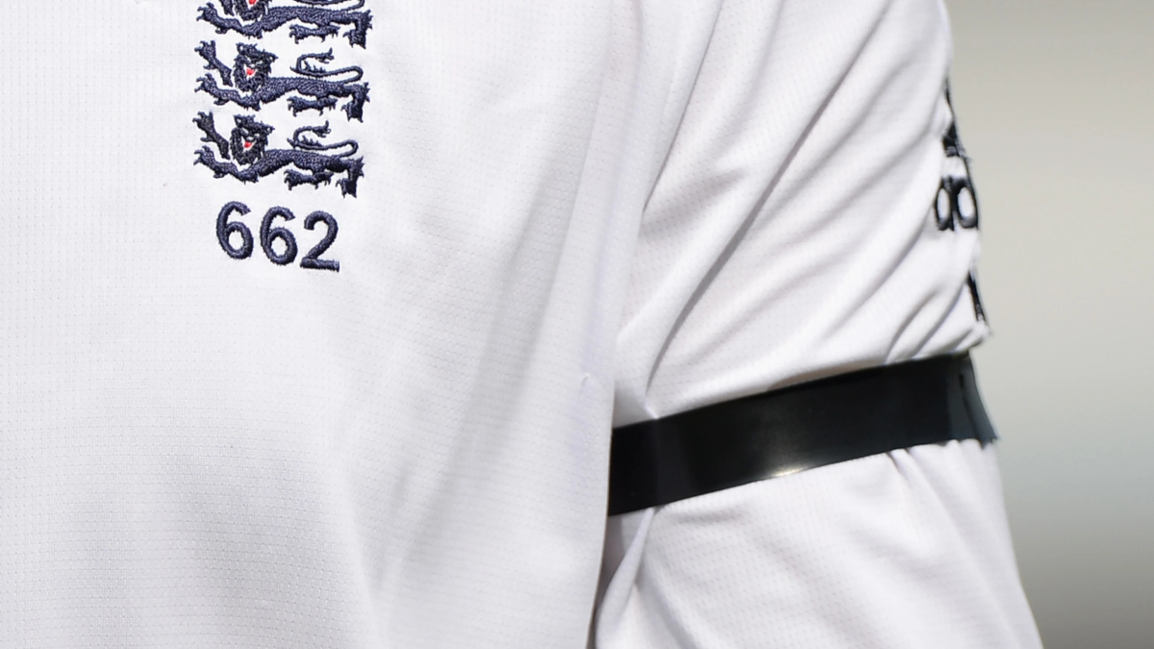 England teams to wear black armbands to honour Nottingham victims