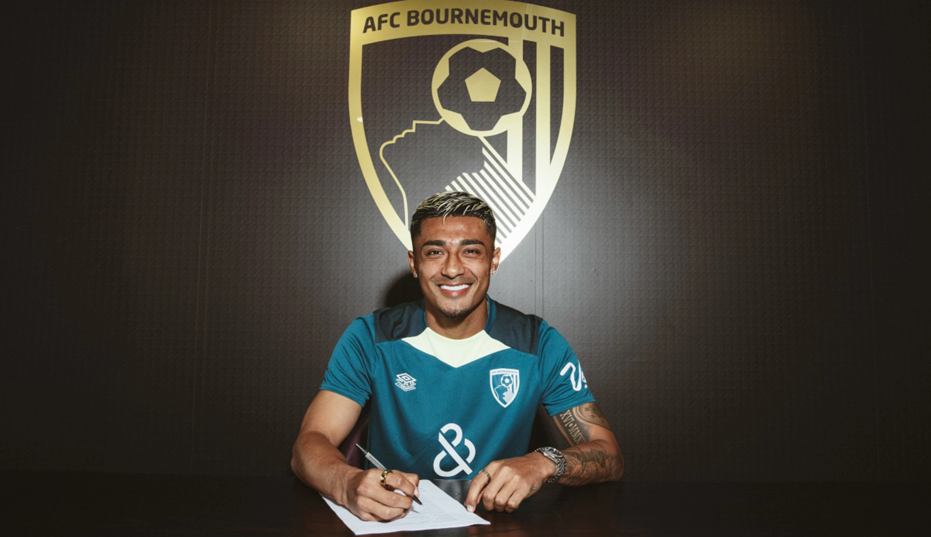 Bournemouth sign Mexico's Araujo from Barcelona