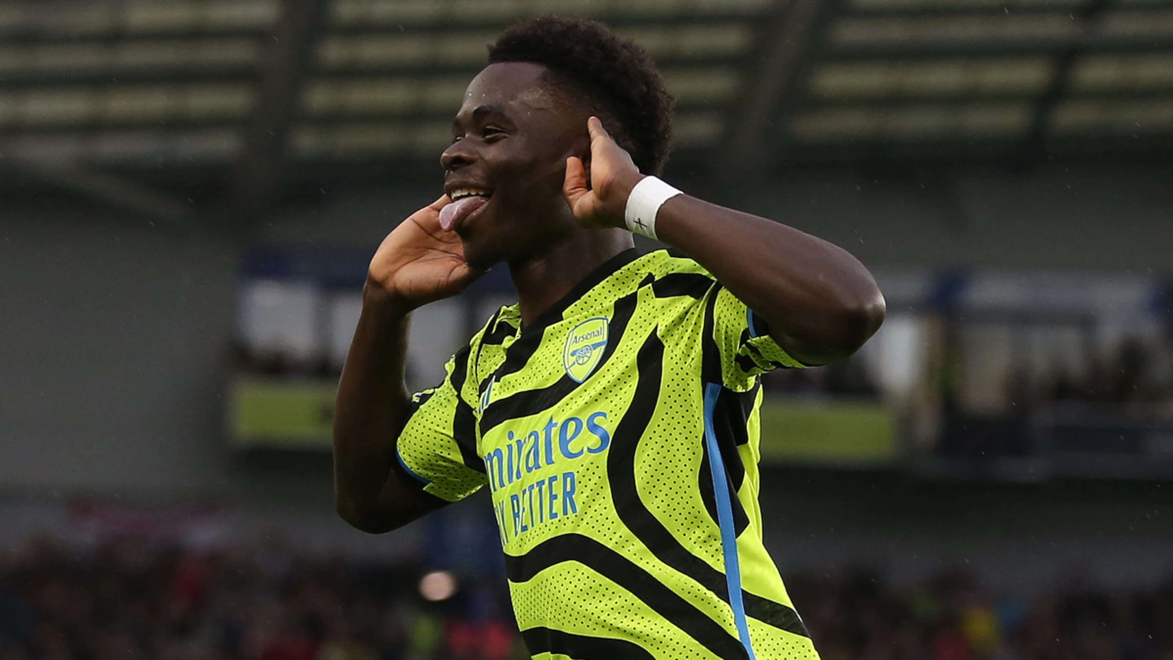 Arsenal ease past Brighton to return to top