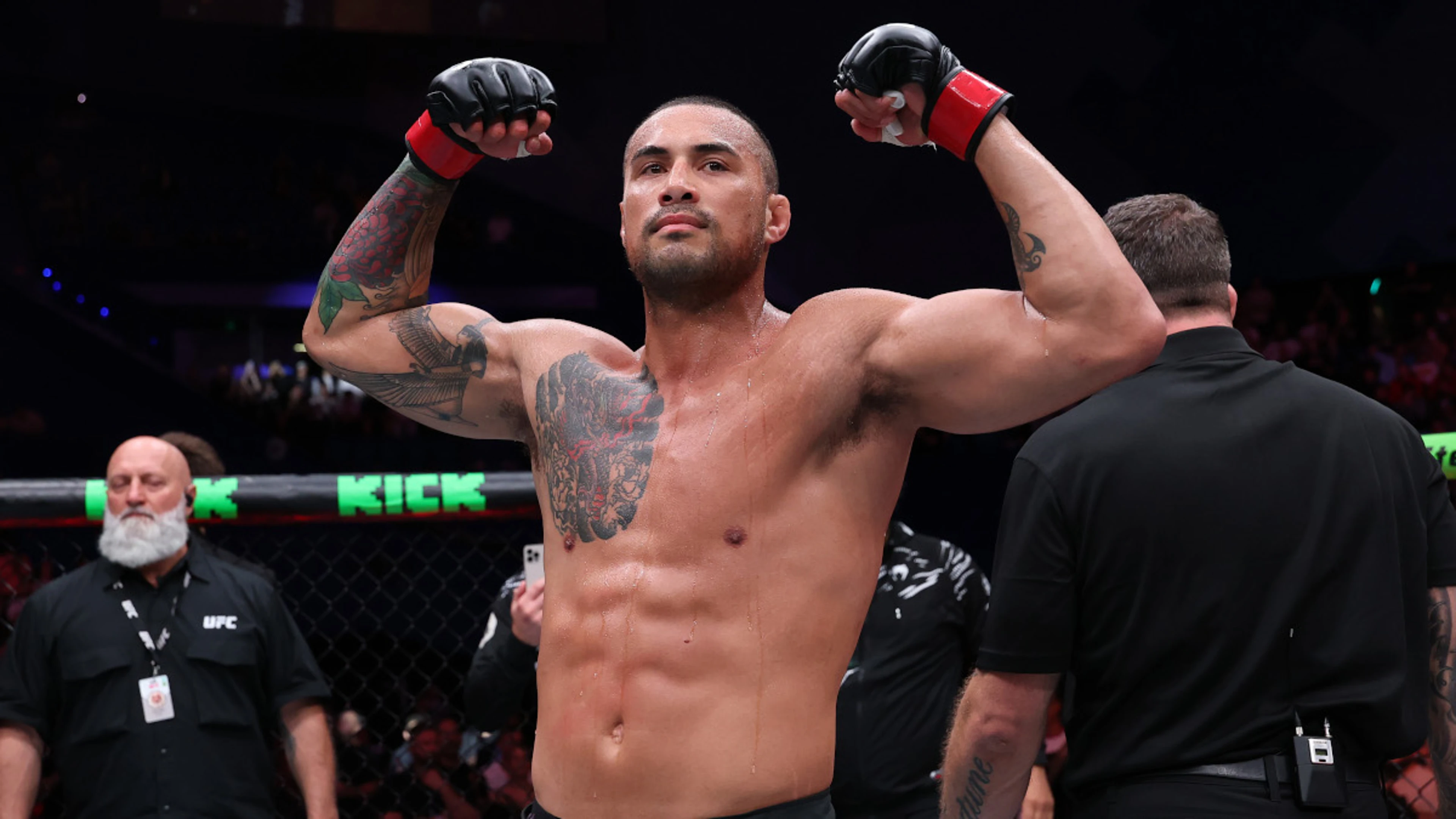 Carlos Ulberg sends message with first-round KO of Dominick Reyes