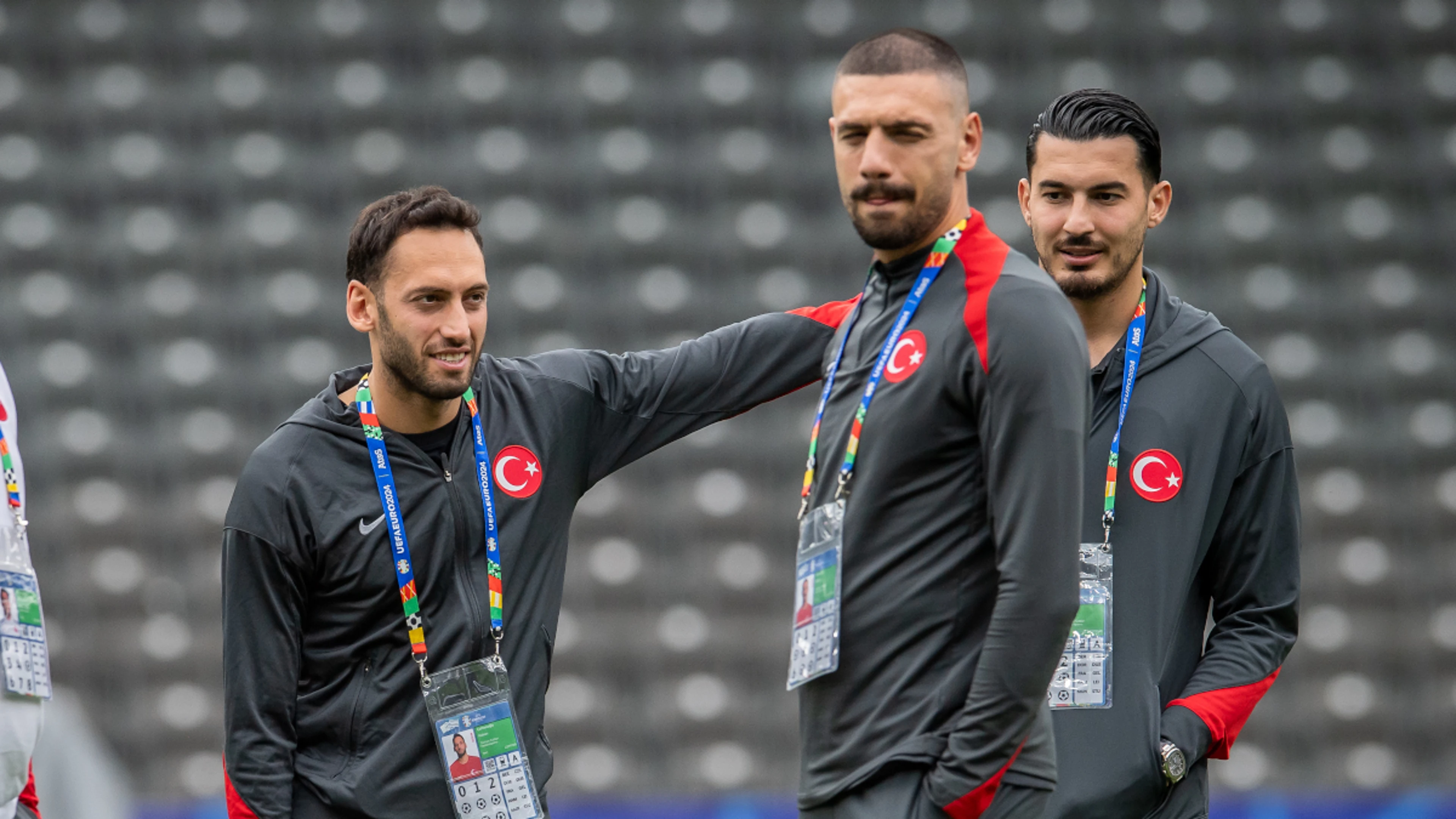Dutch unchanged, Calhanoglu returns for Turkey