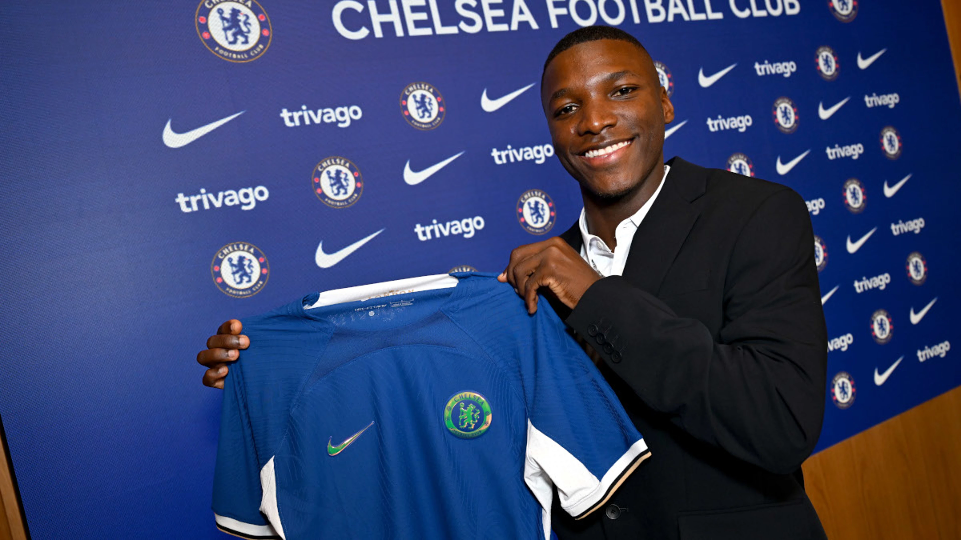 Chelsea sign Ecuador's Caicedo from Brighton for British record fee