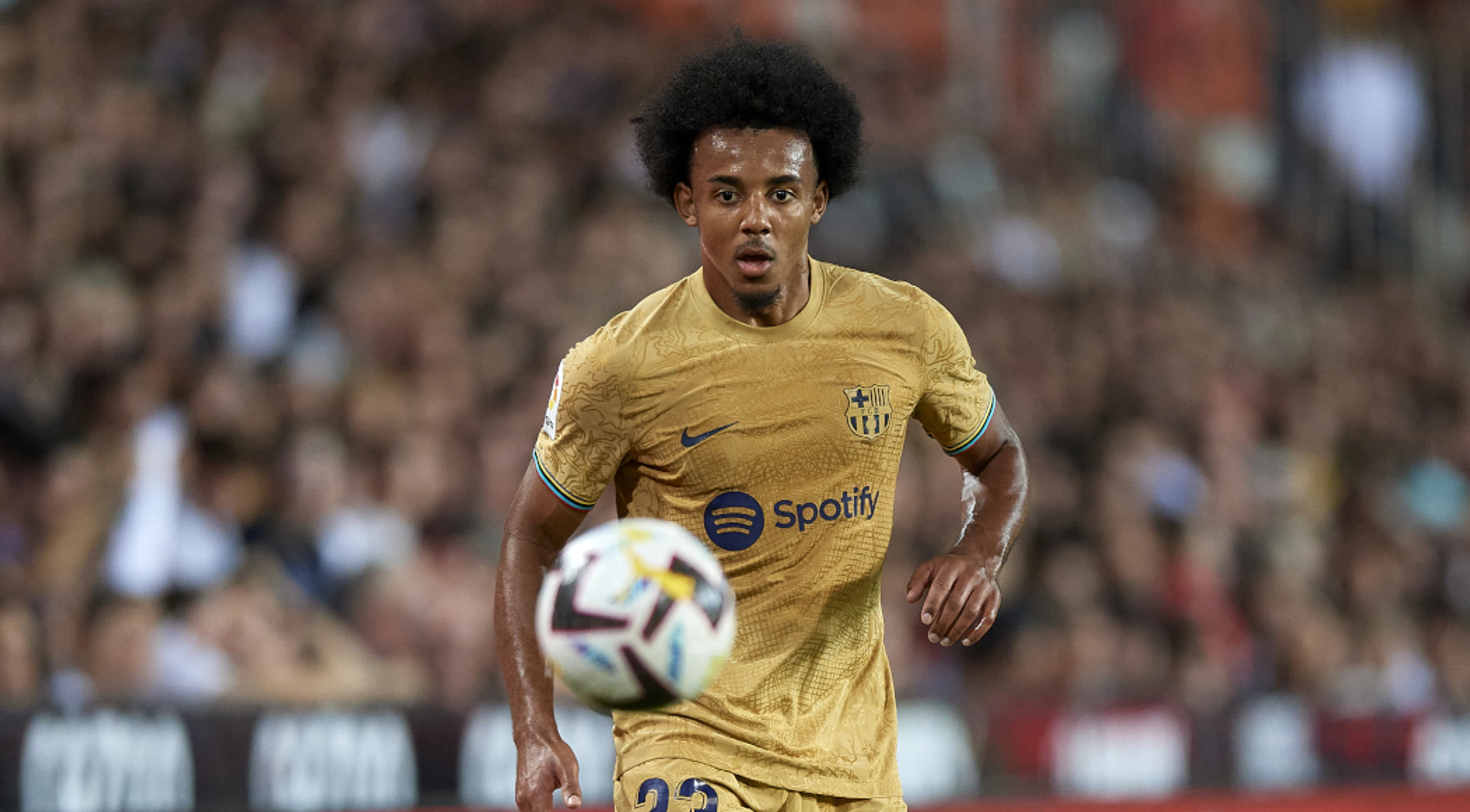 Kounde forced off in new France injury scare