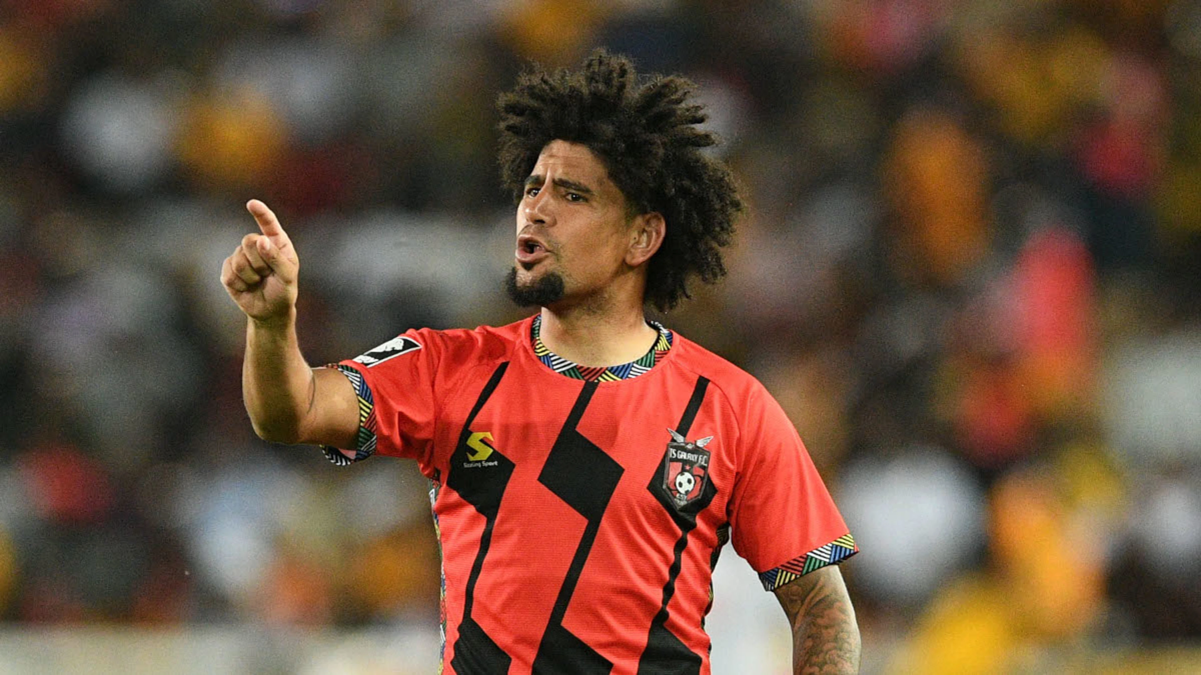 Galaxy strike late to hold Chiefs