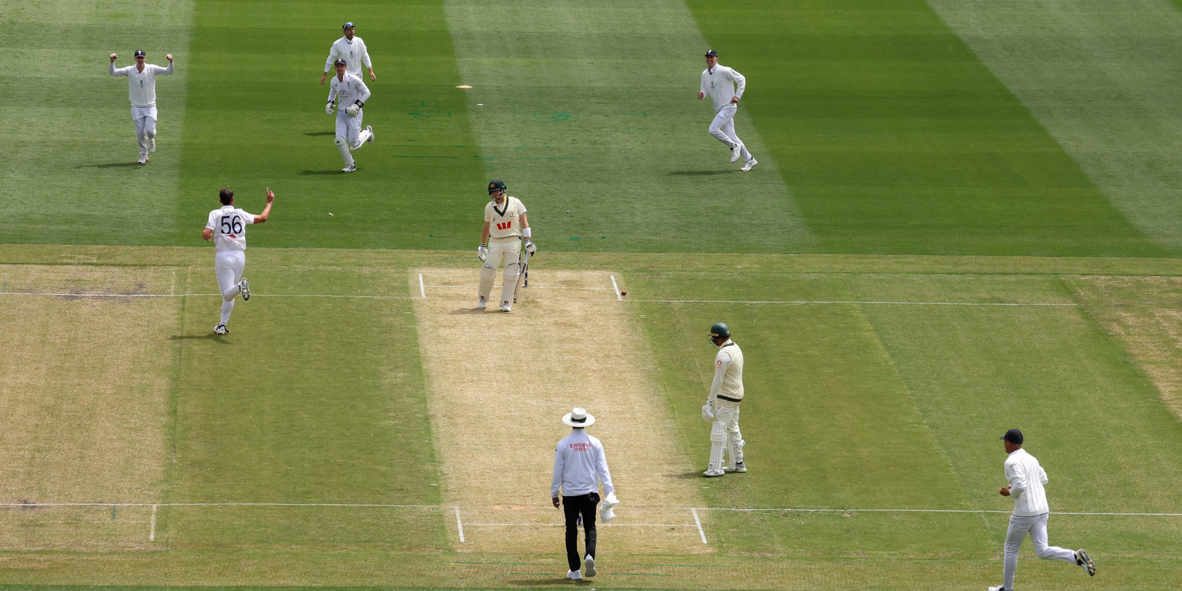 England win toss, bowl in fourth Ashes Test