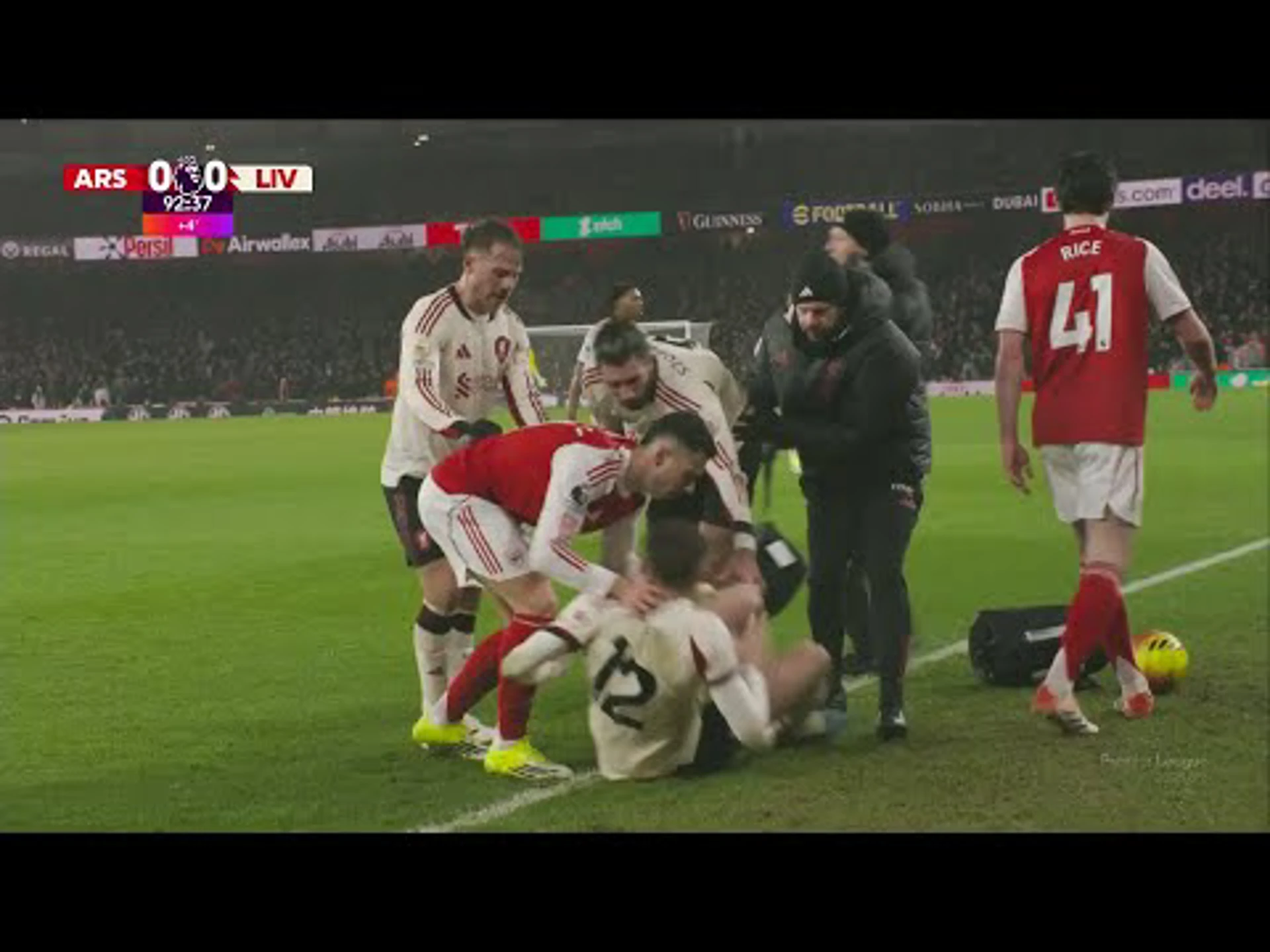 Martinelli shoving Bradley | Premier League