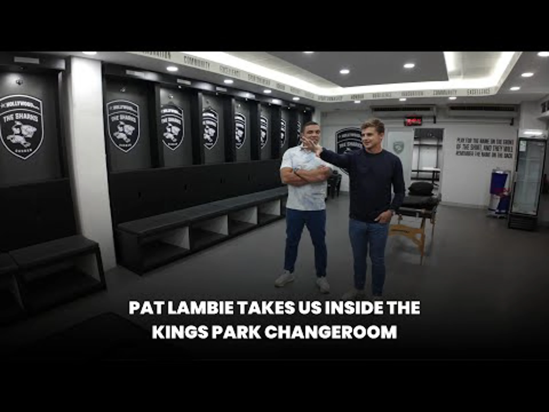 "THIS LOOKS LIKE A PREMIER LEAGUE CHANGEROOM!" 😂 Kings Park Changeroom Tour with Pat Lambie 🏟