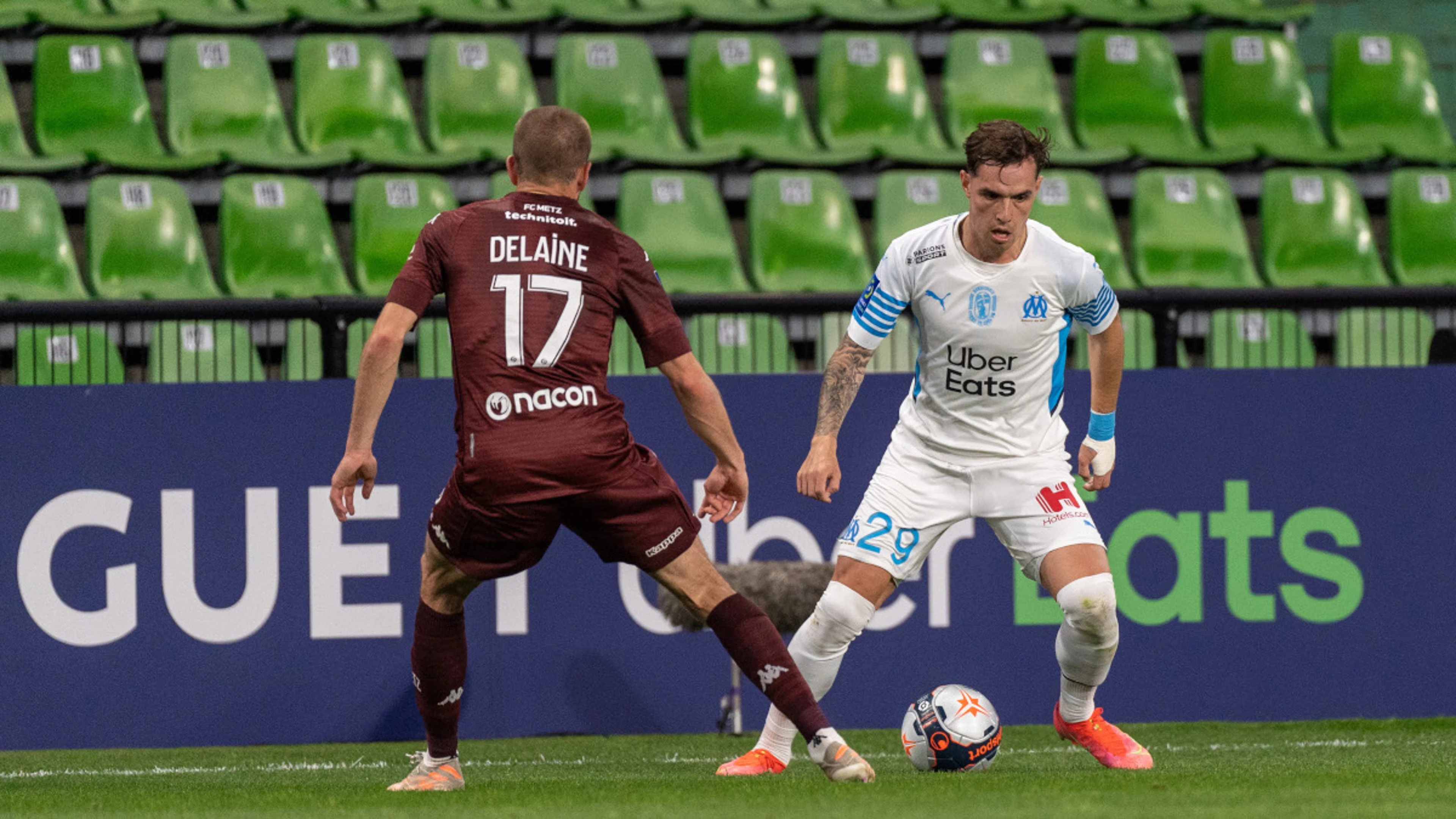 Marseille struggle to a point against 10-man Metz