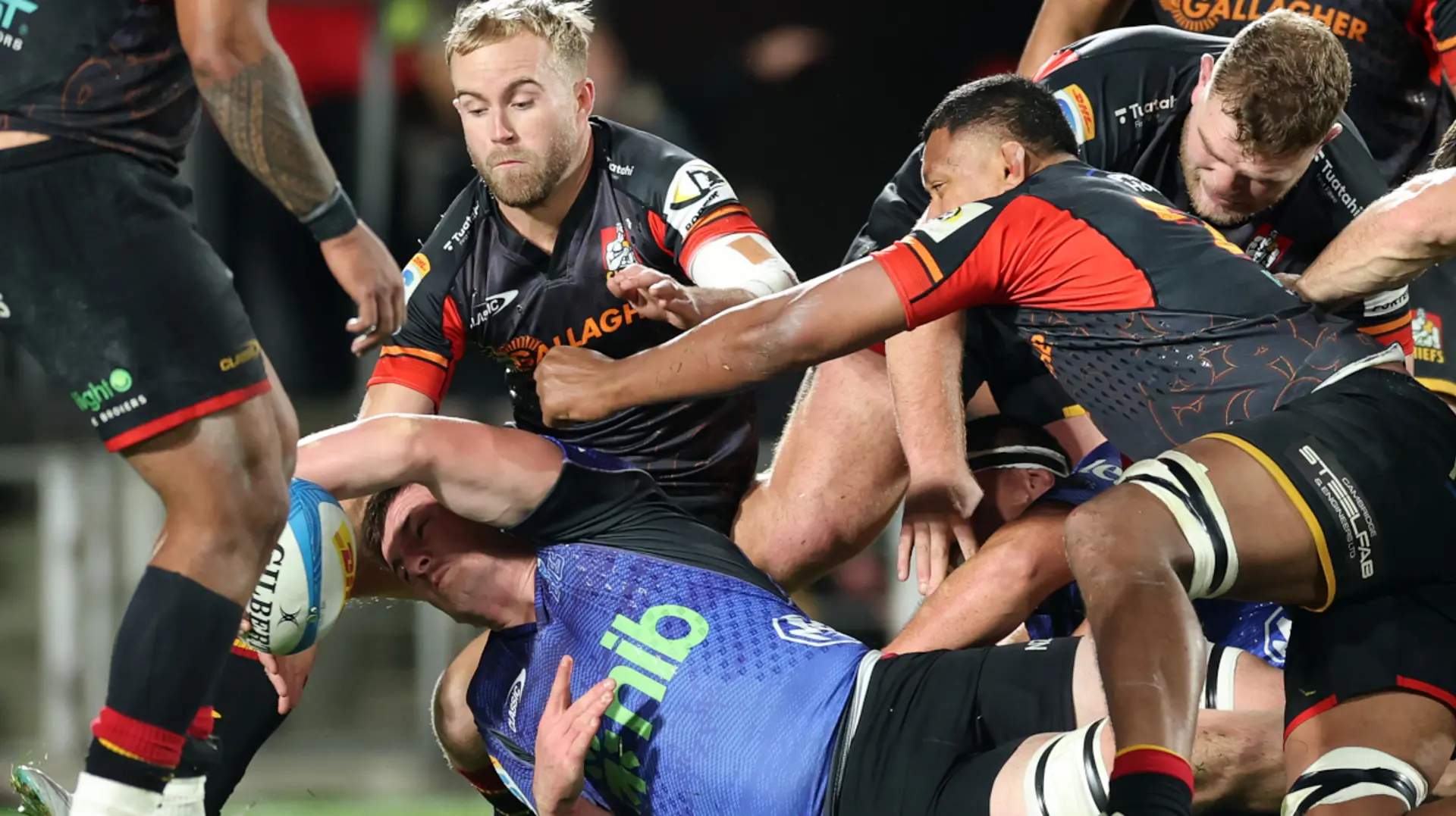 Reigning champions Blues stay alive with last-gasp win over Chiefs