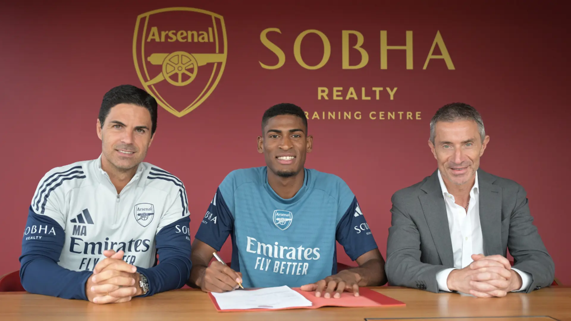 Arsenal sign Valencia defender Mosquera