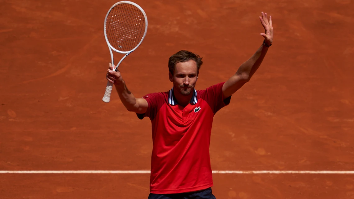 Medvedev battles past Medjedovic and into Rome last 16