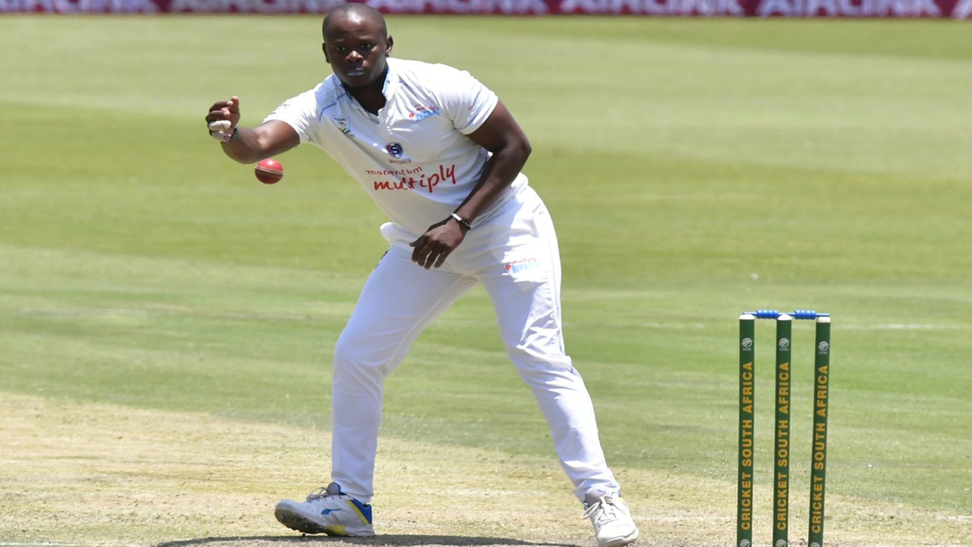 DAY 2: Five-star Ndwandwa gives Titans the edge against Knights