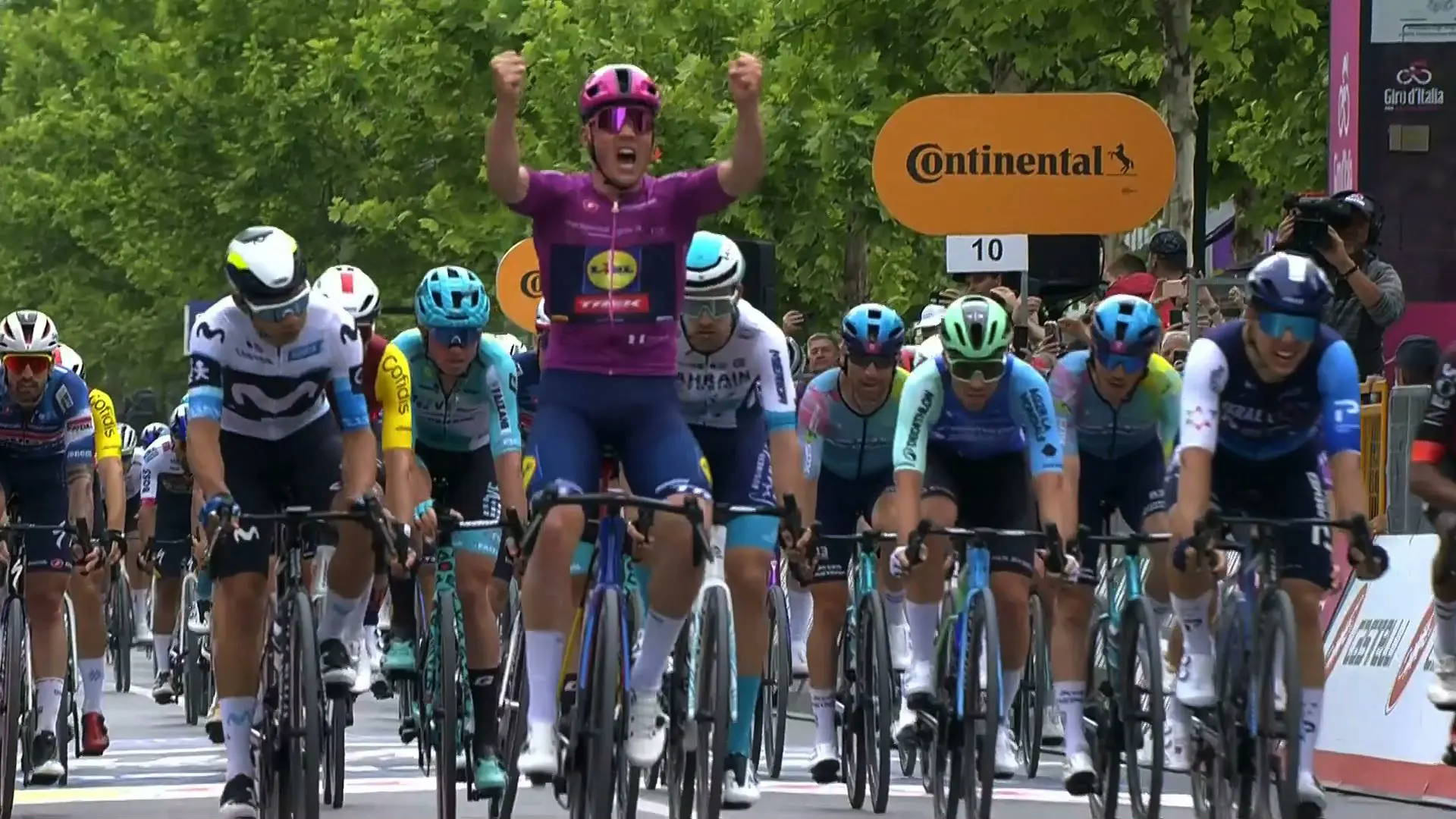 Giro d'Italia | Stage 3 Highlights | Valona > Valona