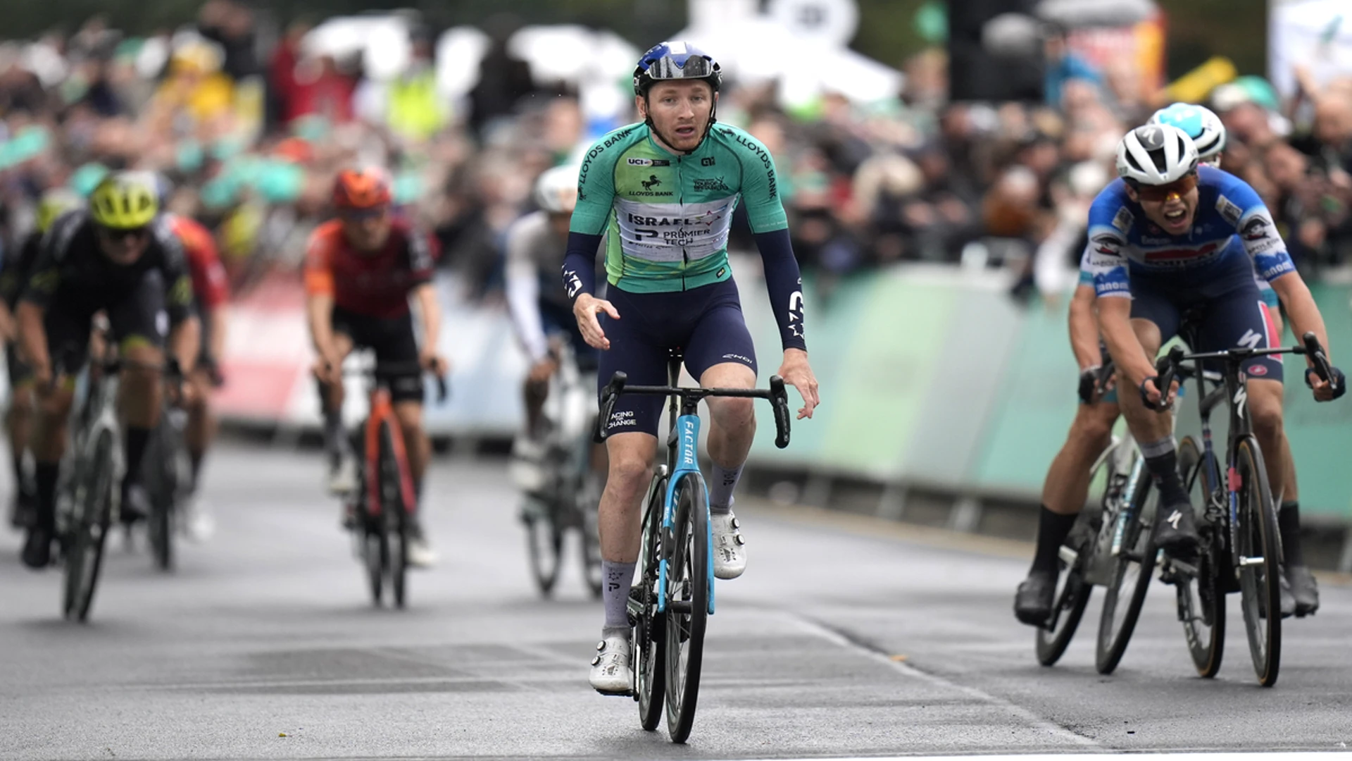 Williams extends Tour of Britain lead with another stage win