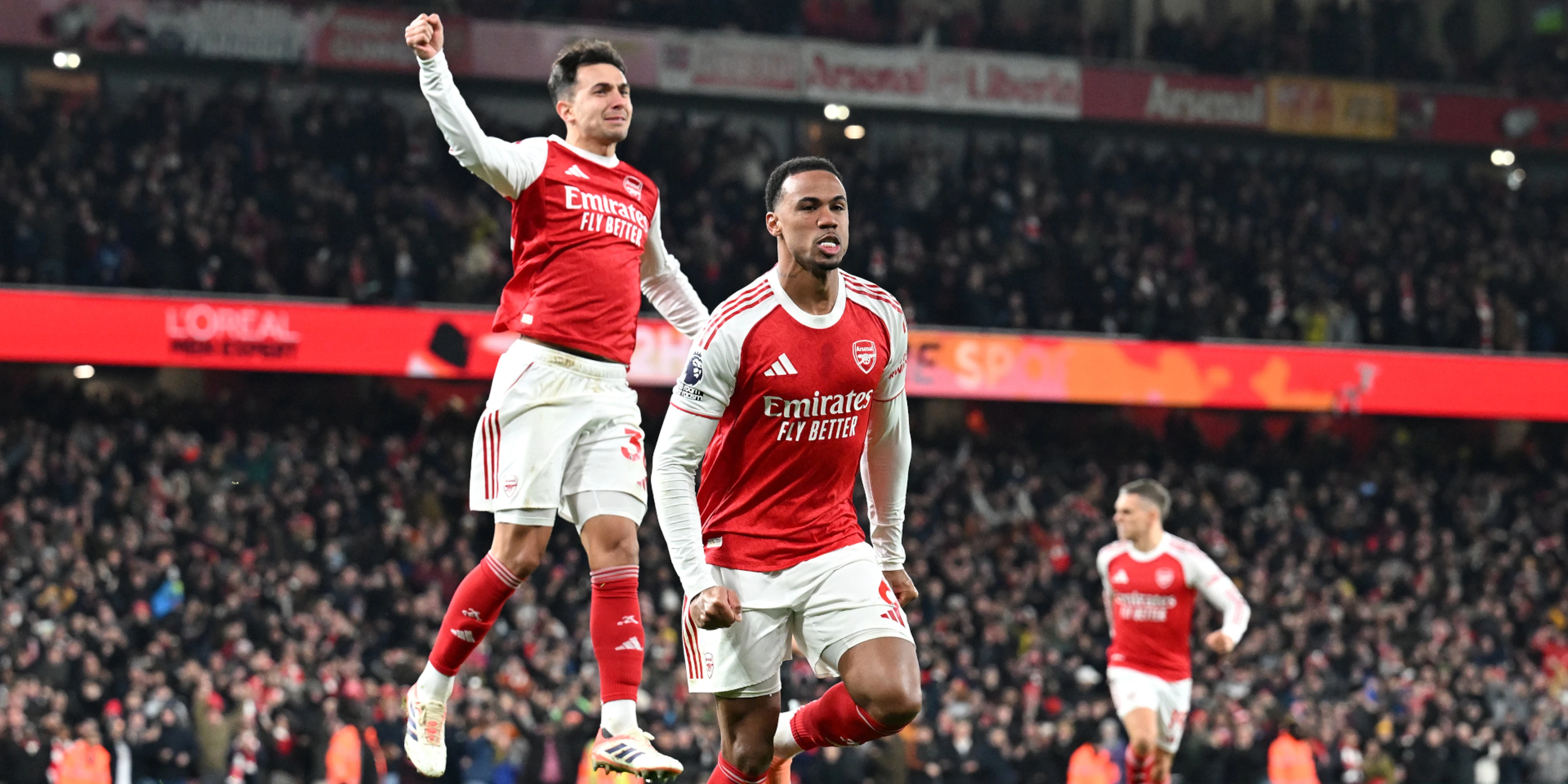 Arsenal crush Villa to make statement in title race
