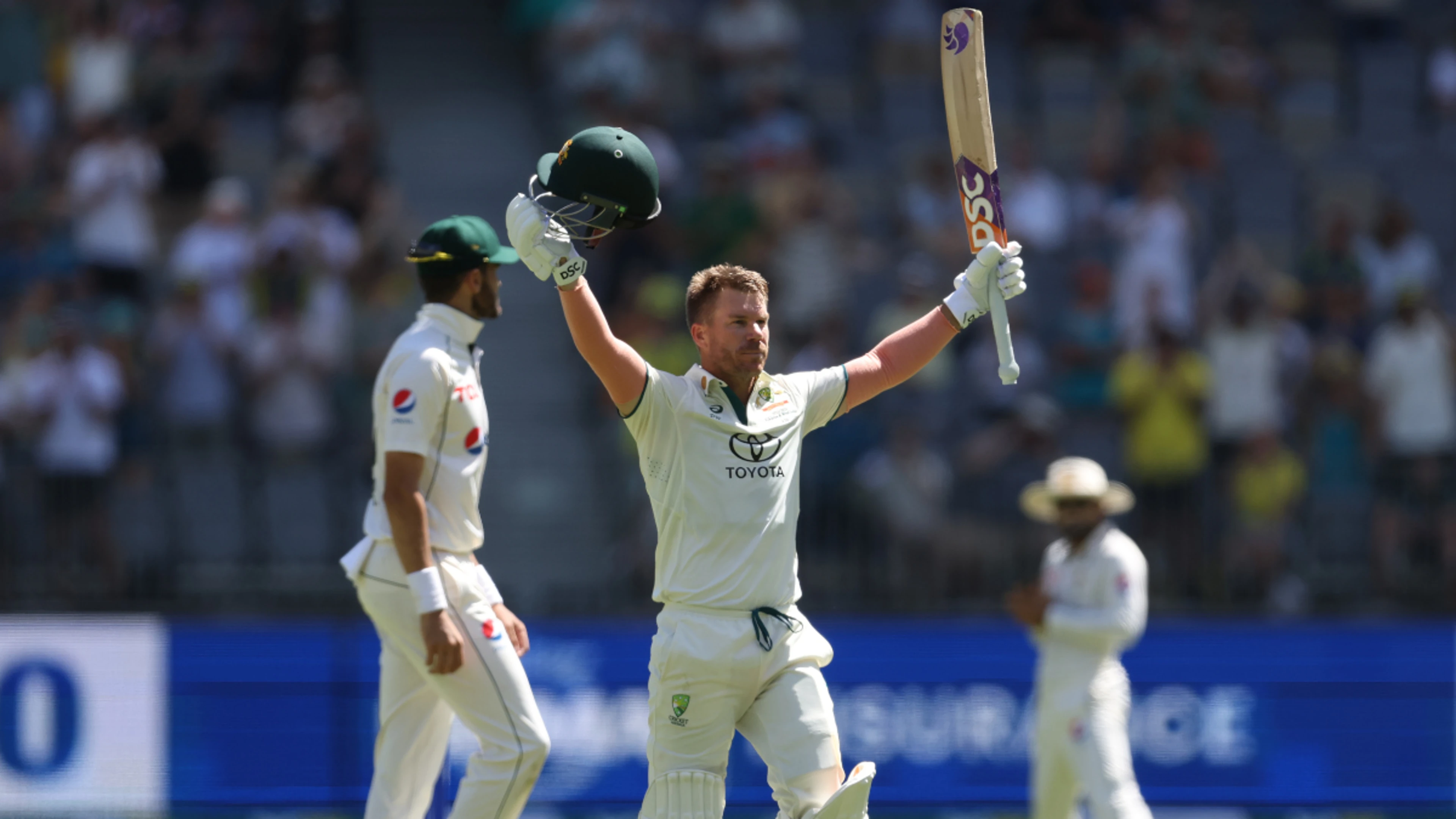 Australia in control as Warner ton wears down Pakistan