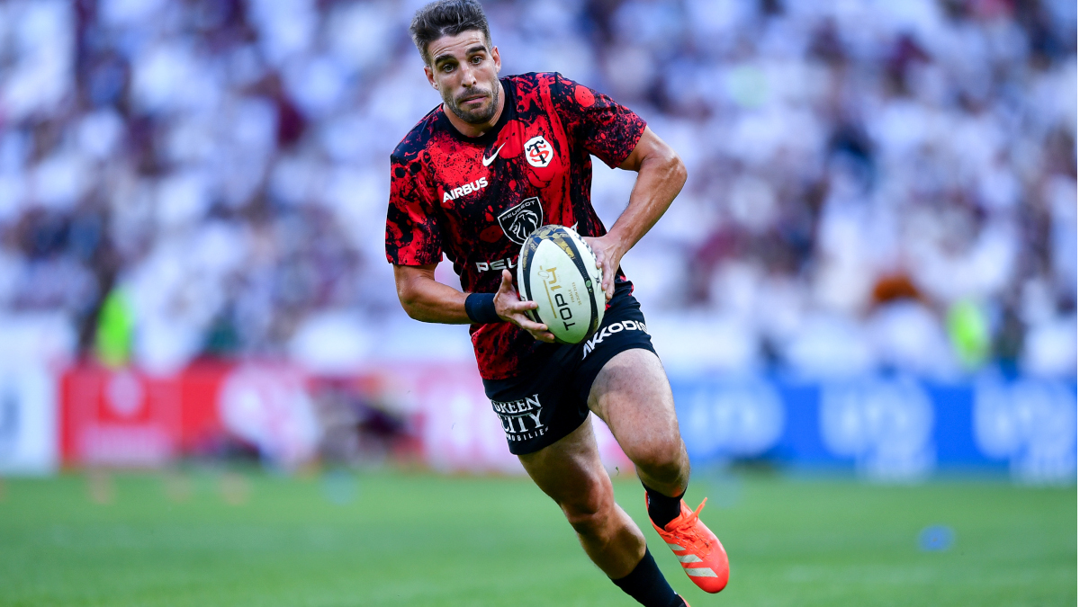 Toulouse crush Toulon to go top of French Top 14