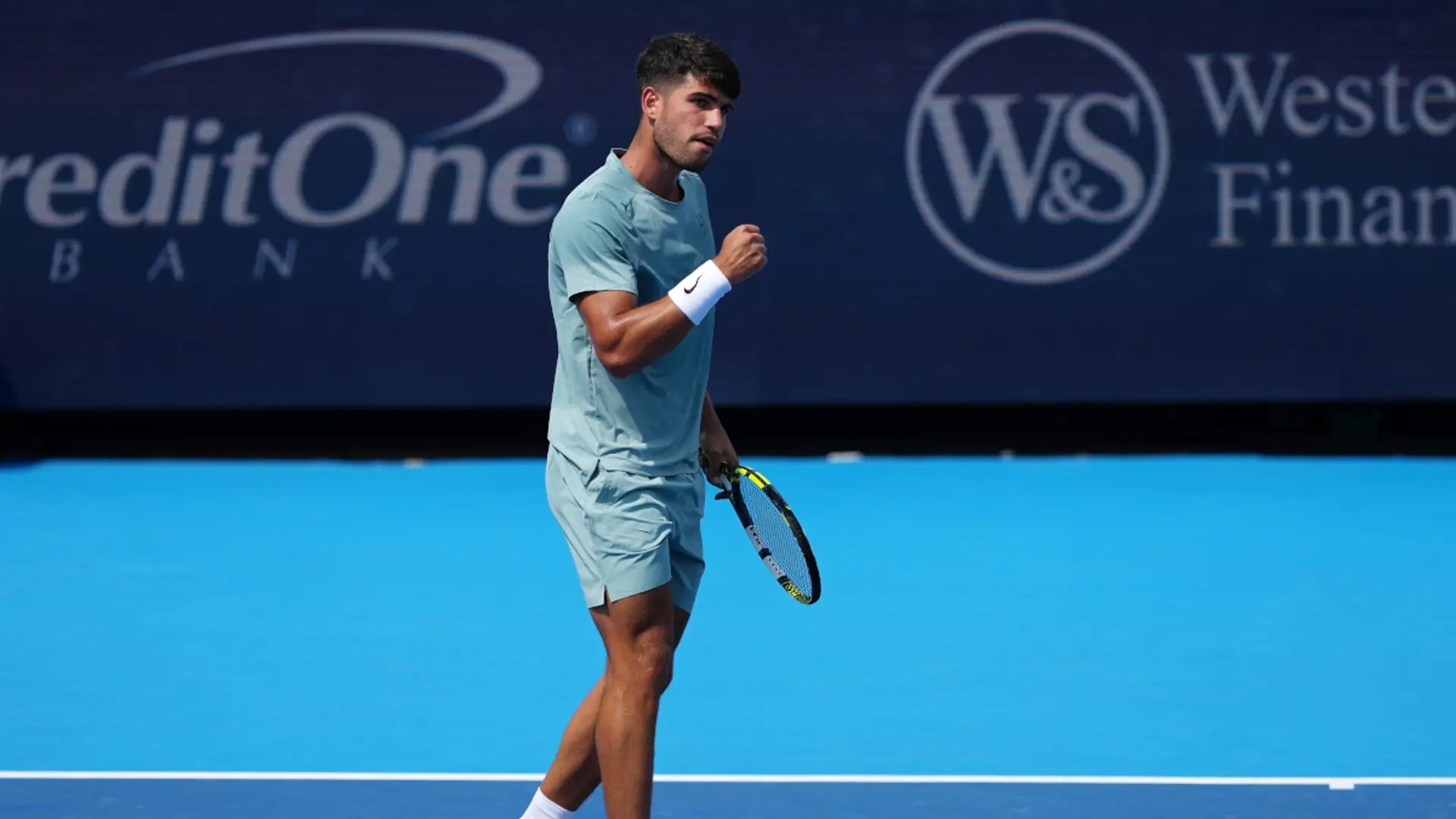 Erratic Alcaraz battles through in Cincinnati opening match