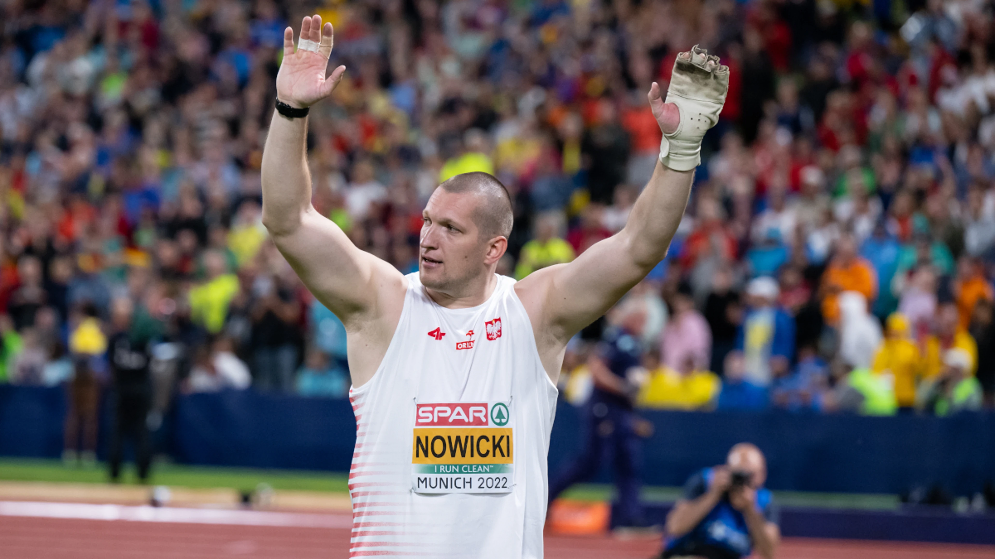 Nowicki sails into European hammer final, Sutej pulls up