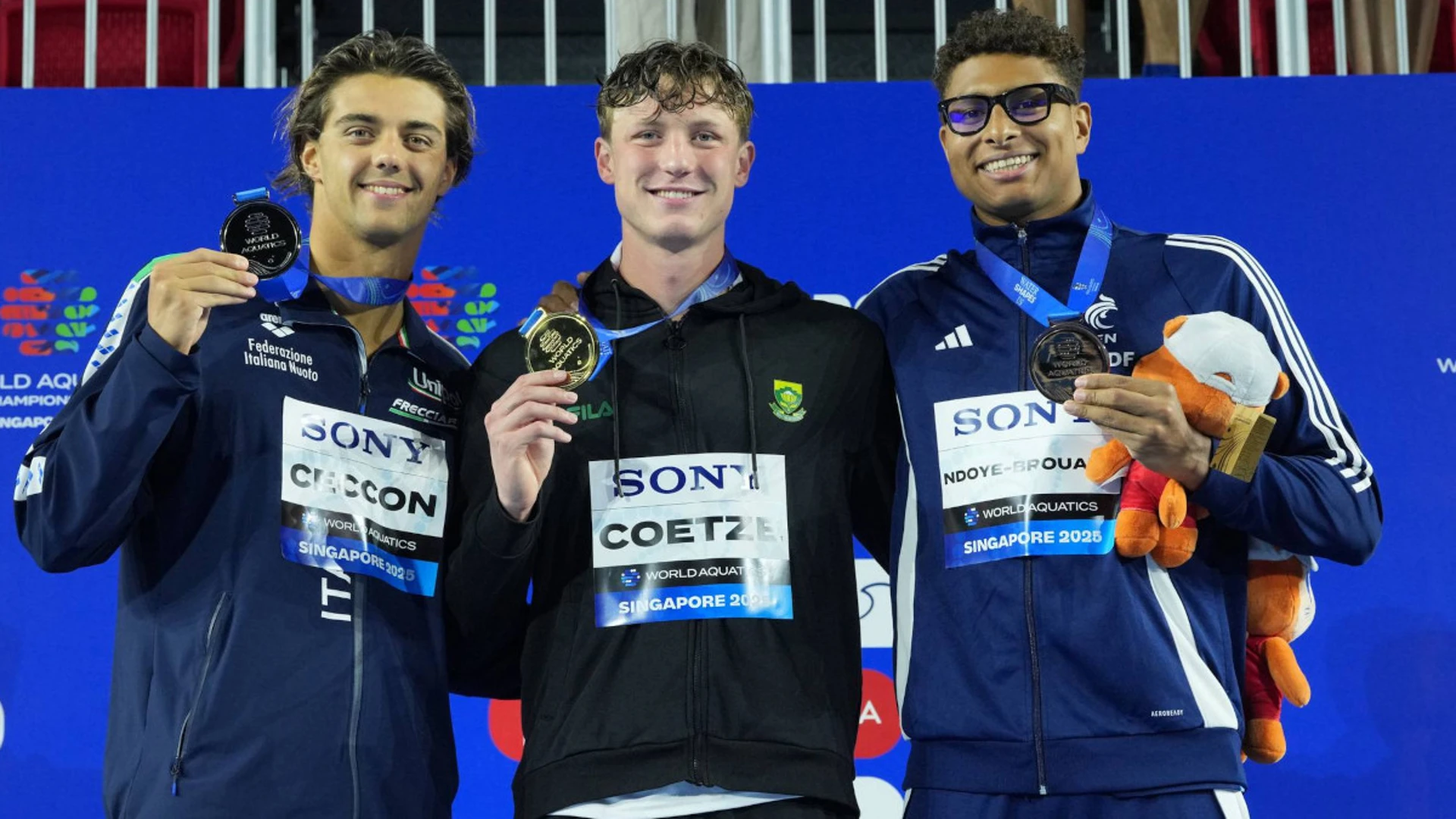 Coetzé stuns Olympic champion to clinch world champs gold in African record time