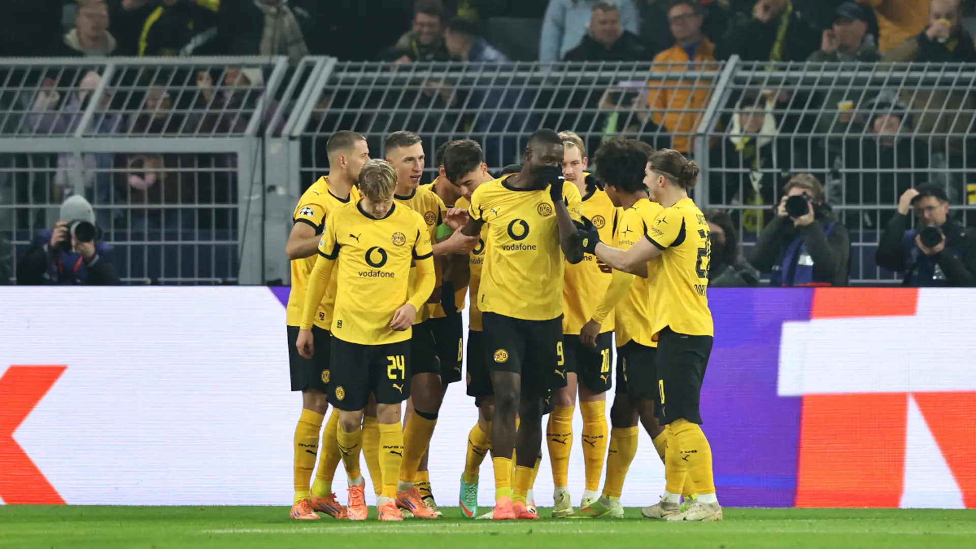 Dortmund overcome pressure to edge Leverkusen