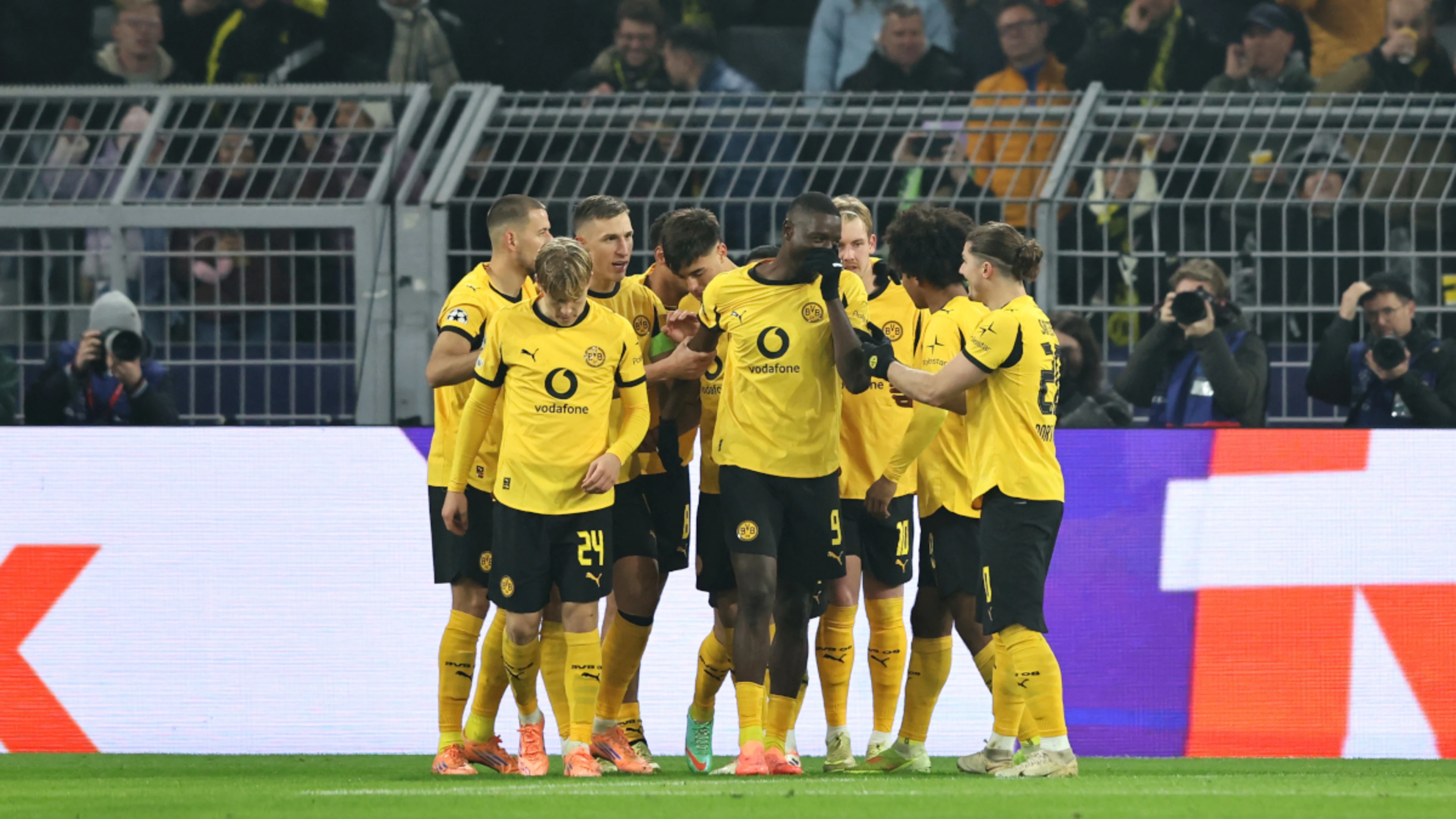 Dortmund overcome pressure to edge Leverkusen