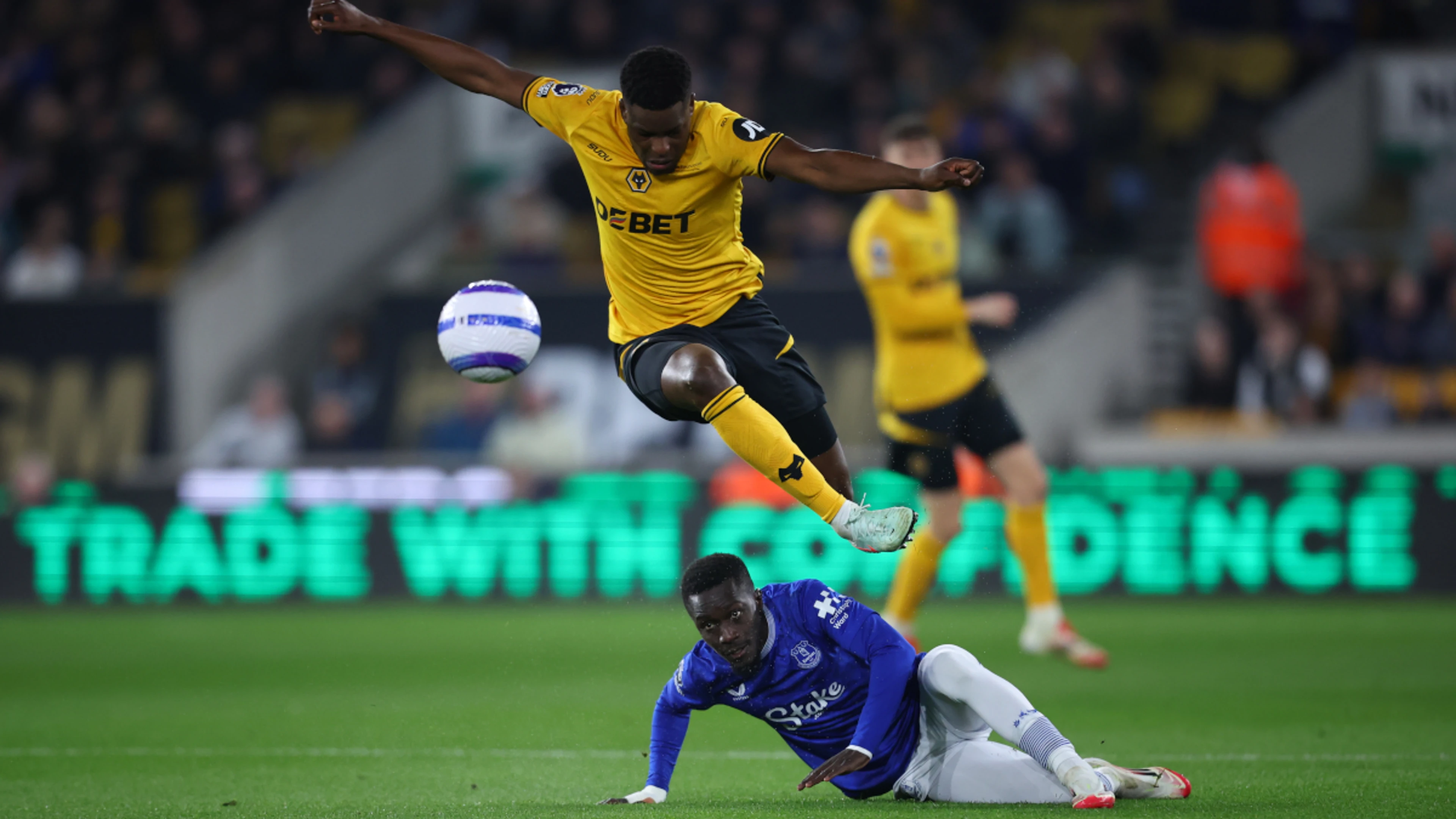 Zim international Munetsi on target as Wolves hold Everton