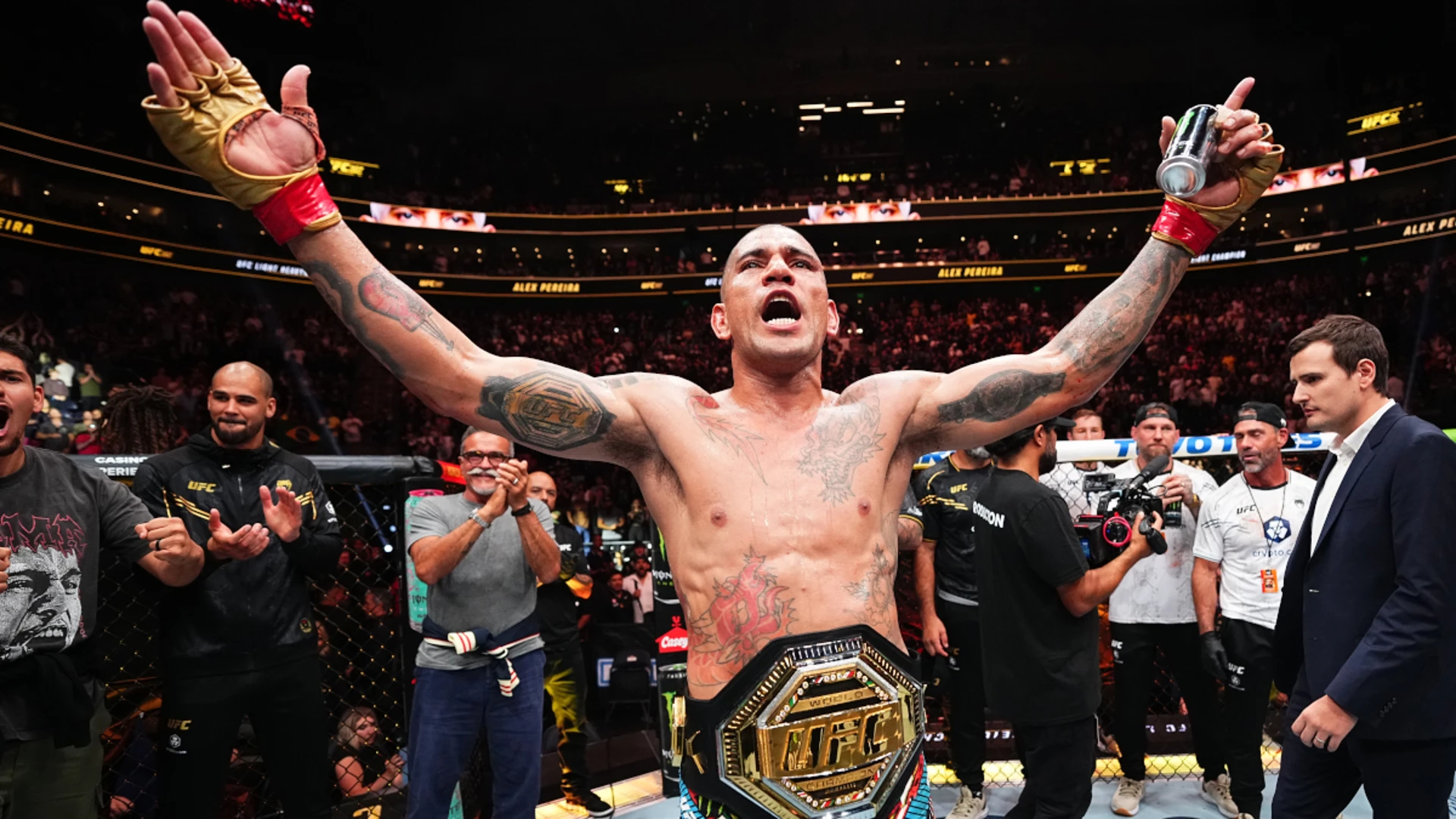 Pereira KOs Rountree, Pena ousts Pennington in title bouts at UFC 307