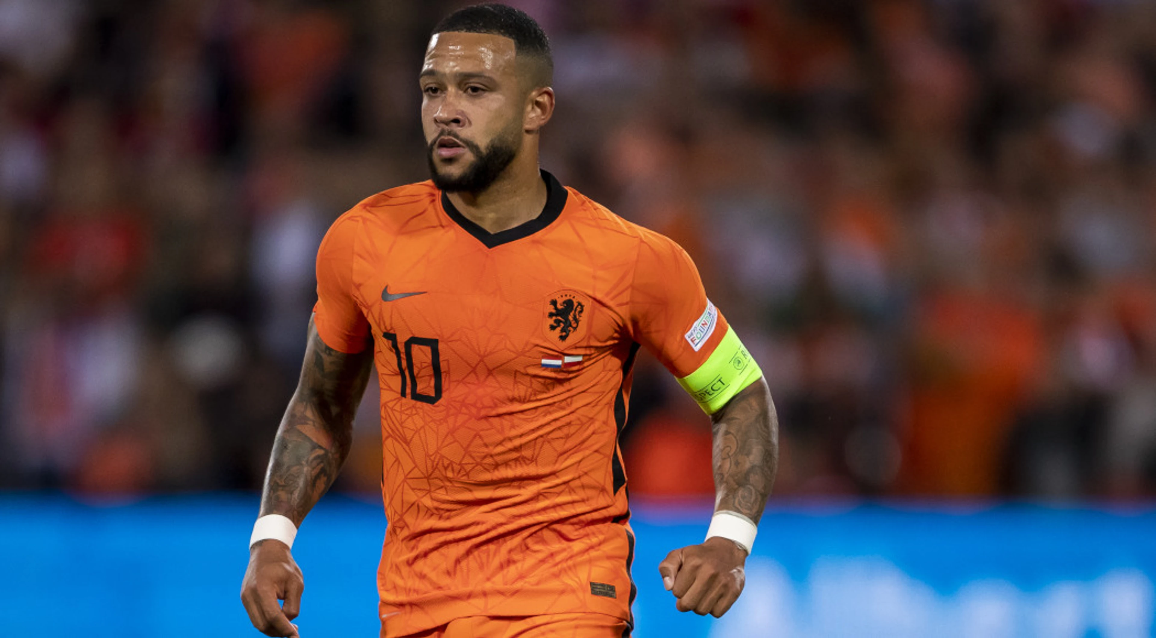 Injured Depay and teenager Simons picked