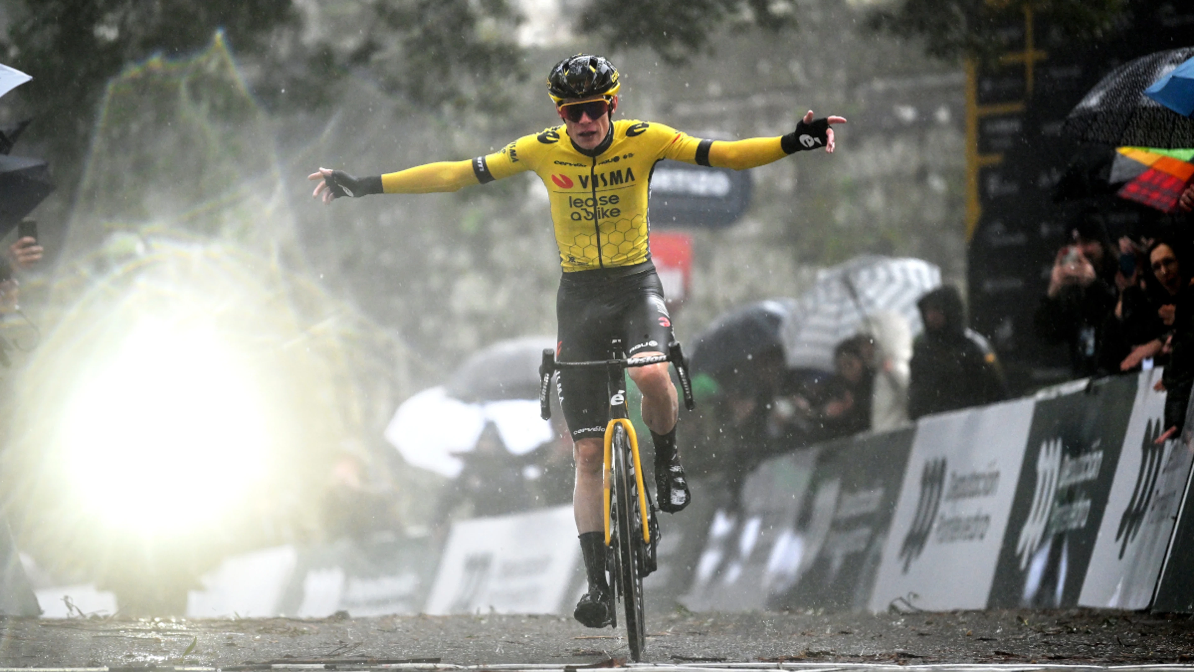 Vingegaard again starts campaign with emphatic Camino win