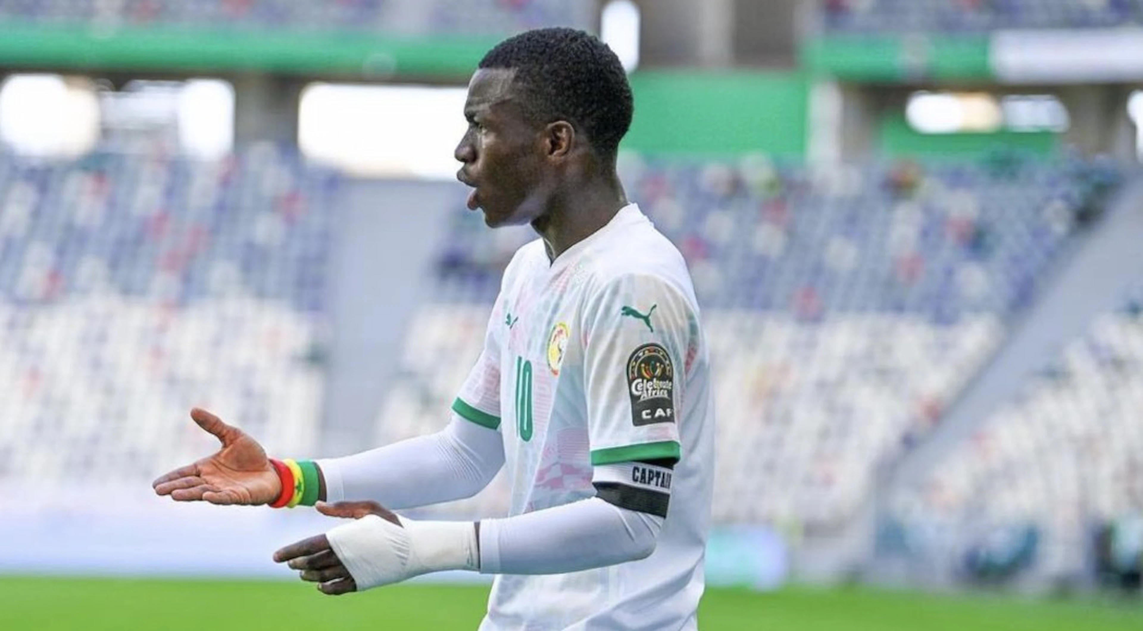 Senegal beat hosts Algeria to make quarterfinals