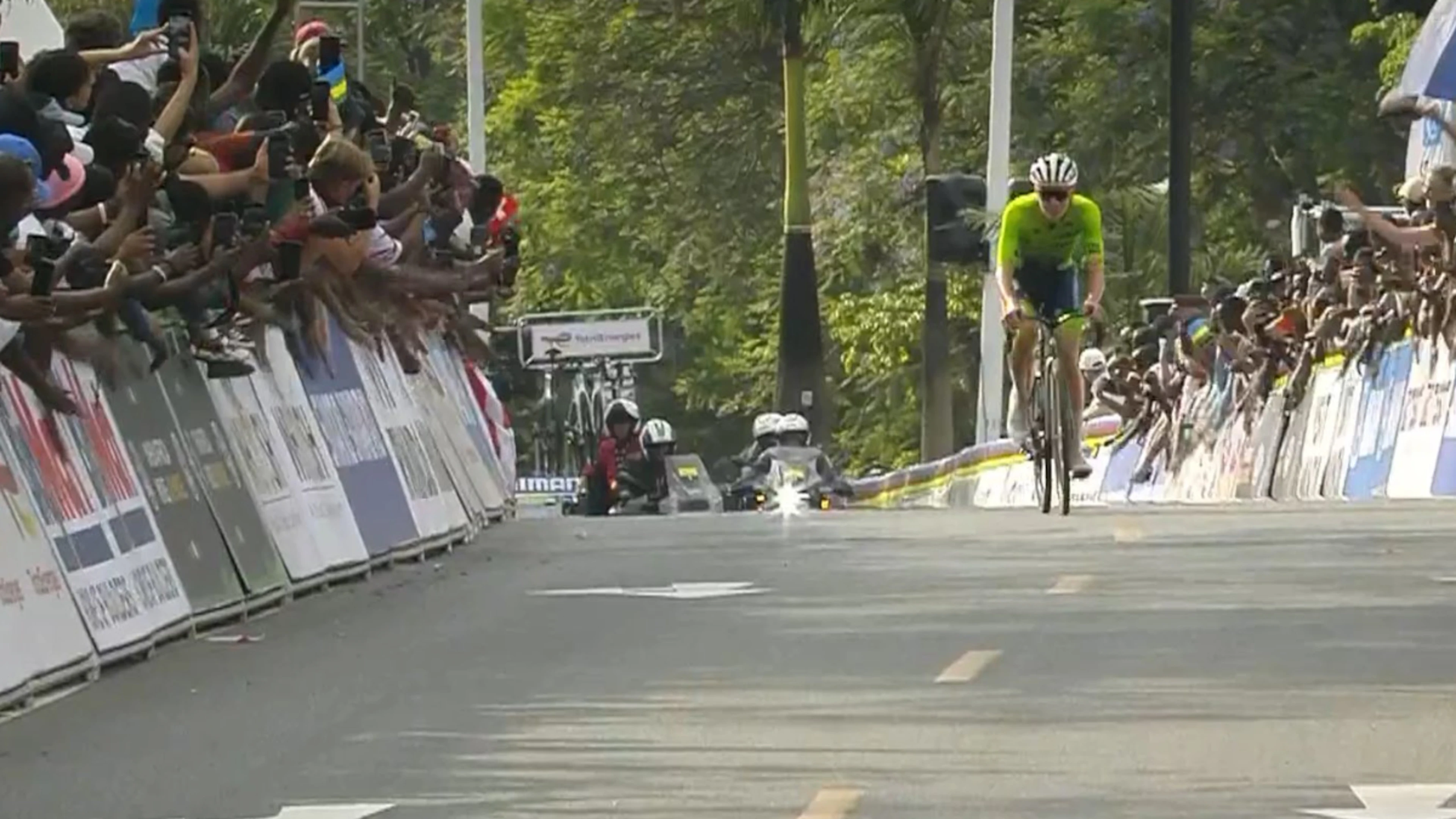 Pogacar defends cycling world title with solo run