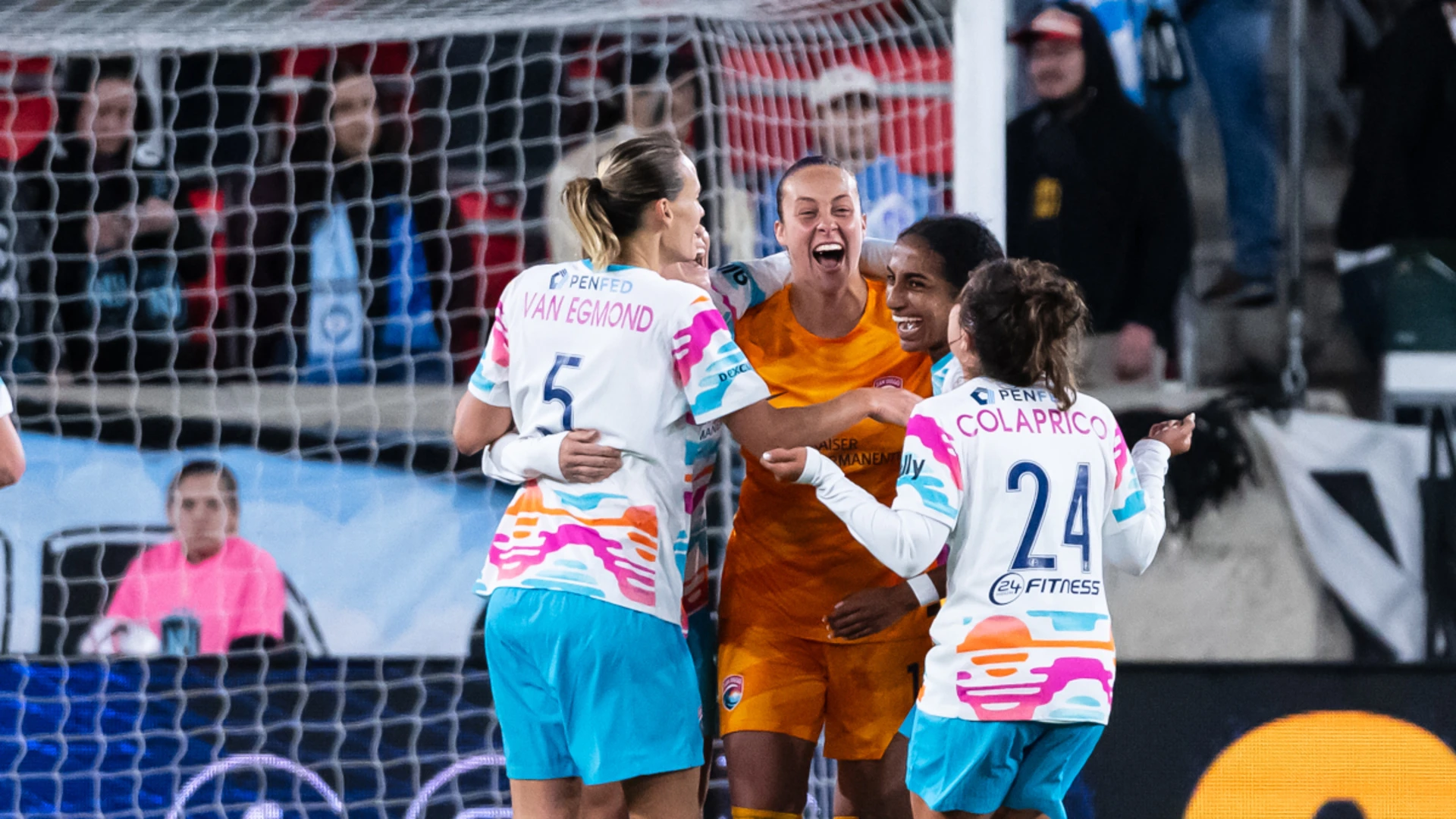 Last-minute goal lifts Wave to victory over Reign