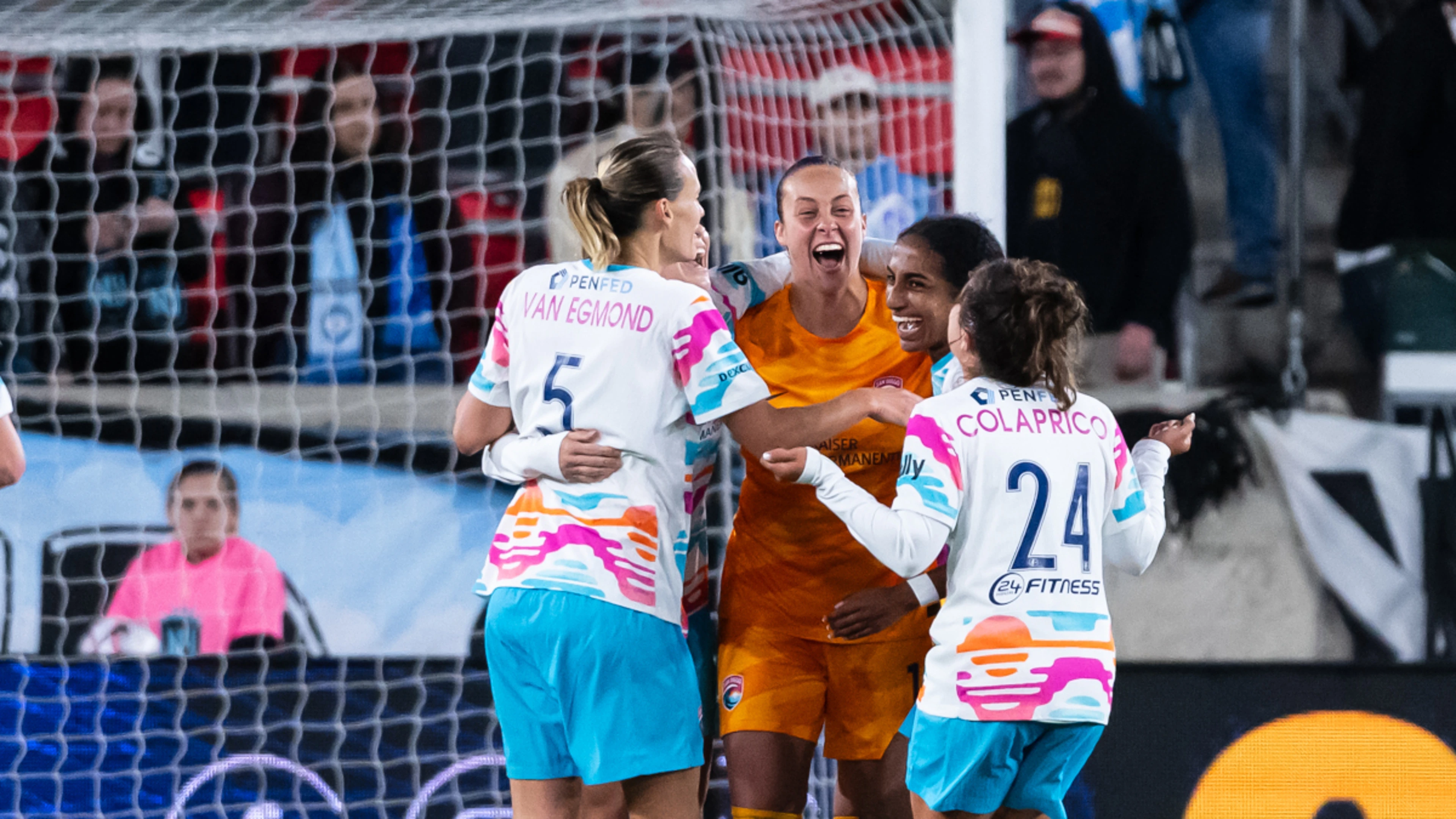 Last-minute goal lifts Wave to victory over Reign