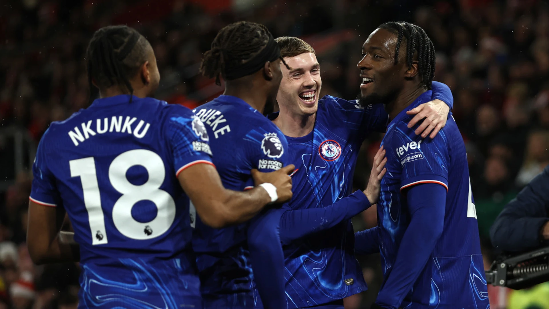 Chelsea stroll to away win over 10-man Southampton