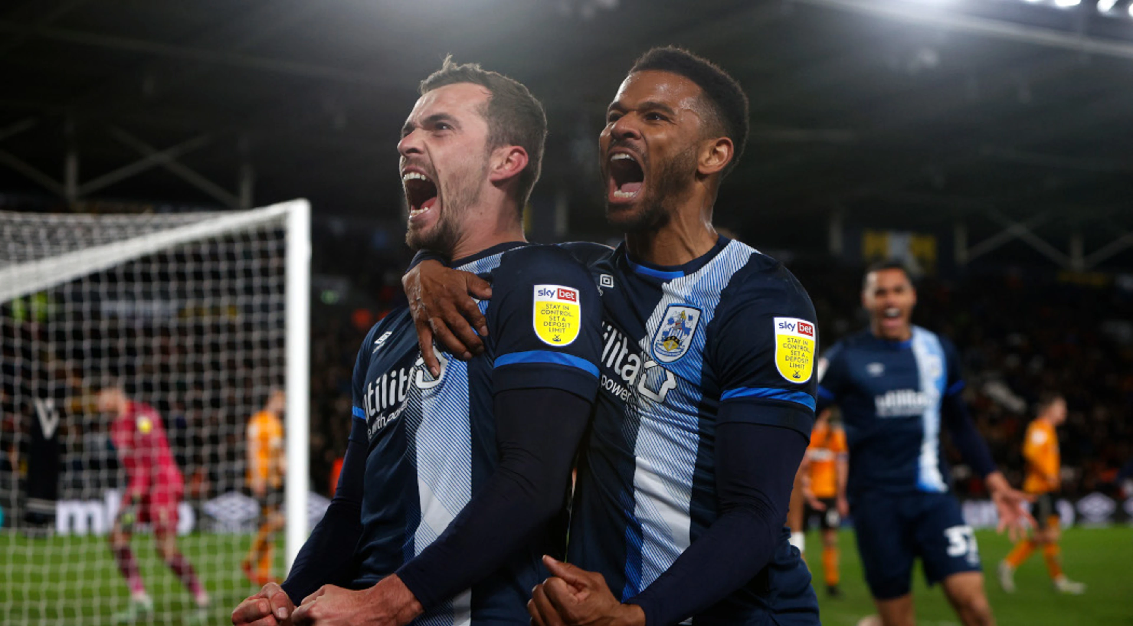 Toffolo strikes as promotion-chasing Huddersfield see off Hull