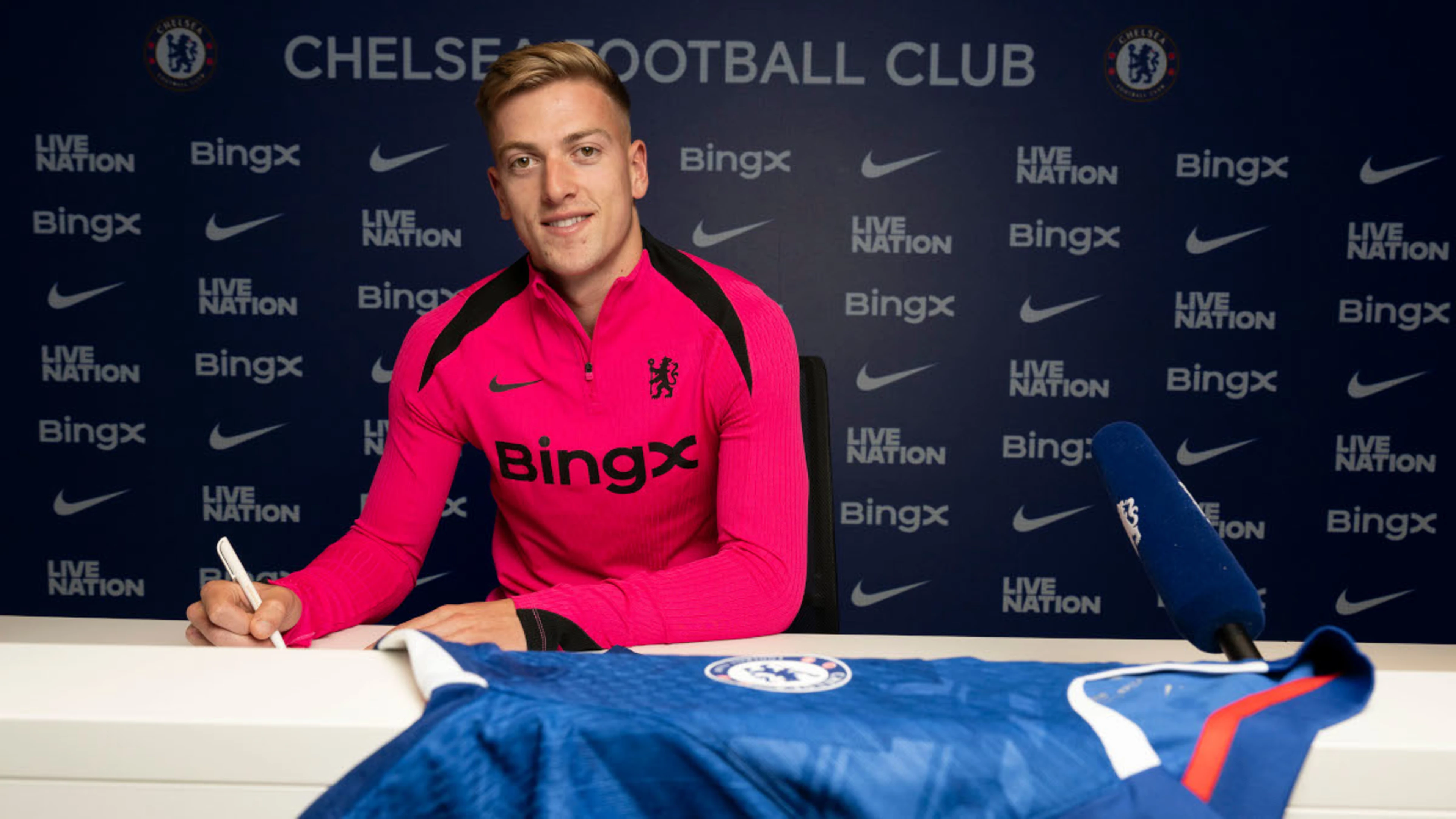 Chelsea win race to sign Ipswich striker Delap