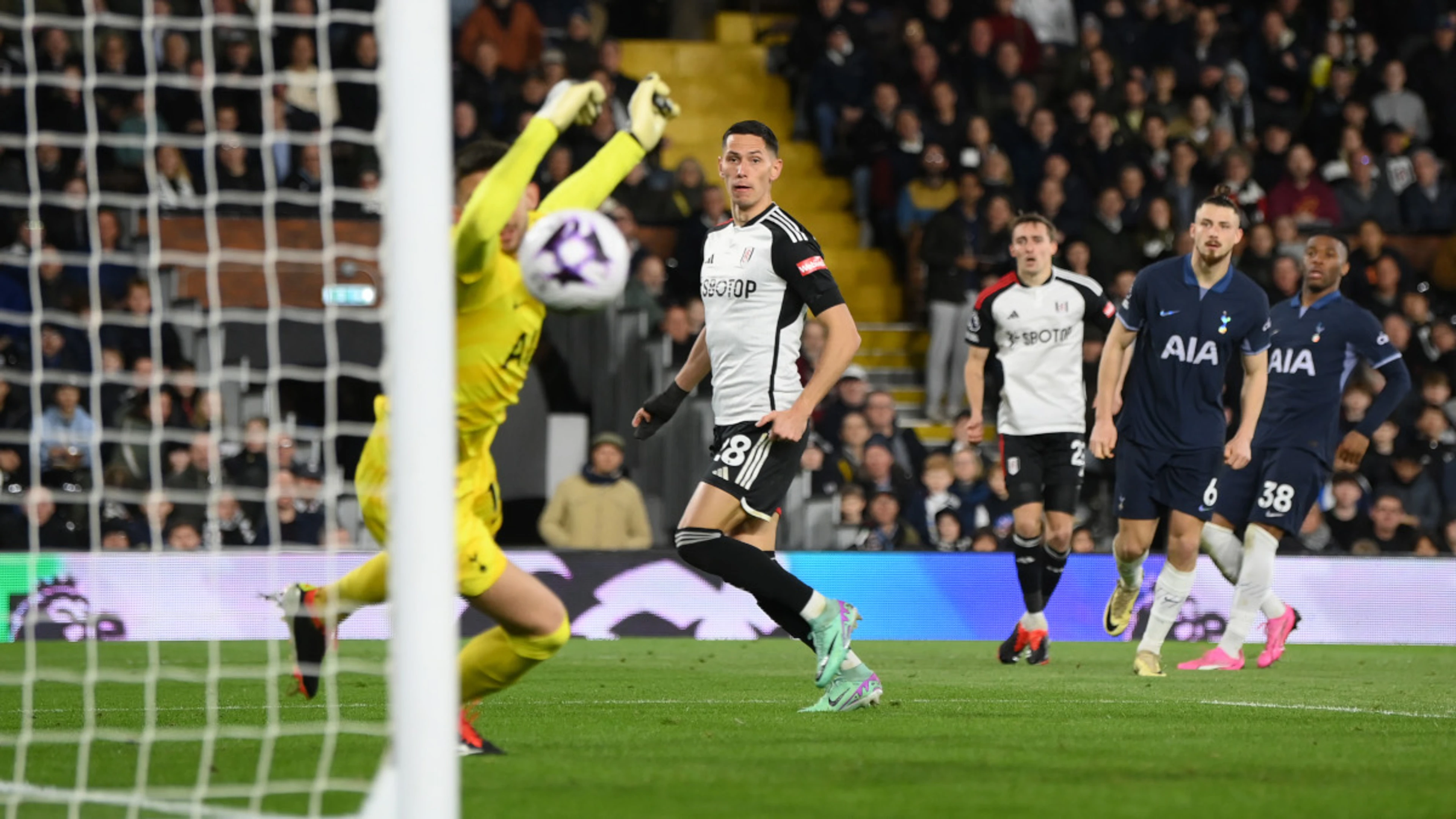 Lacklustre Tottenham slump to heavy defeat at Fulham