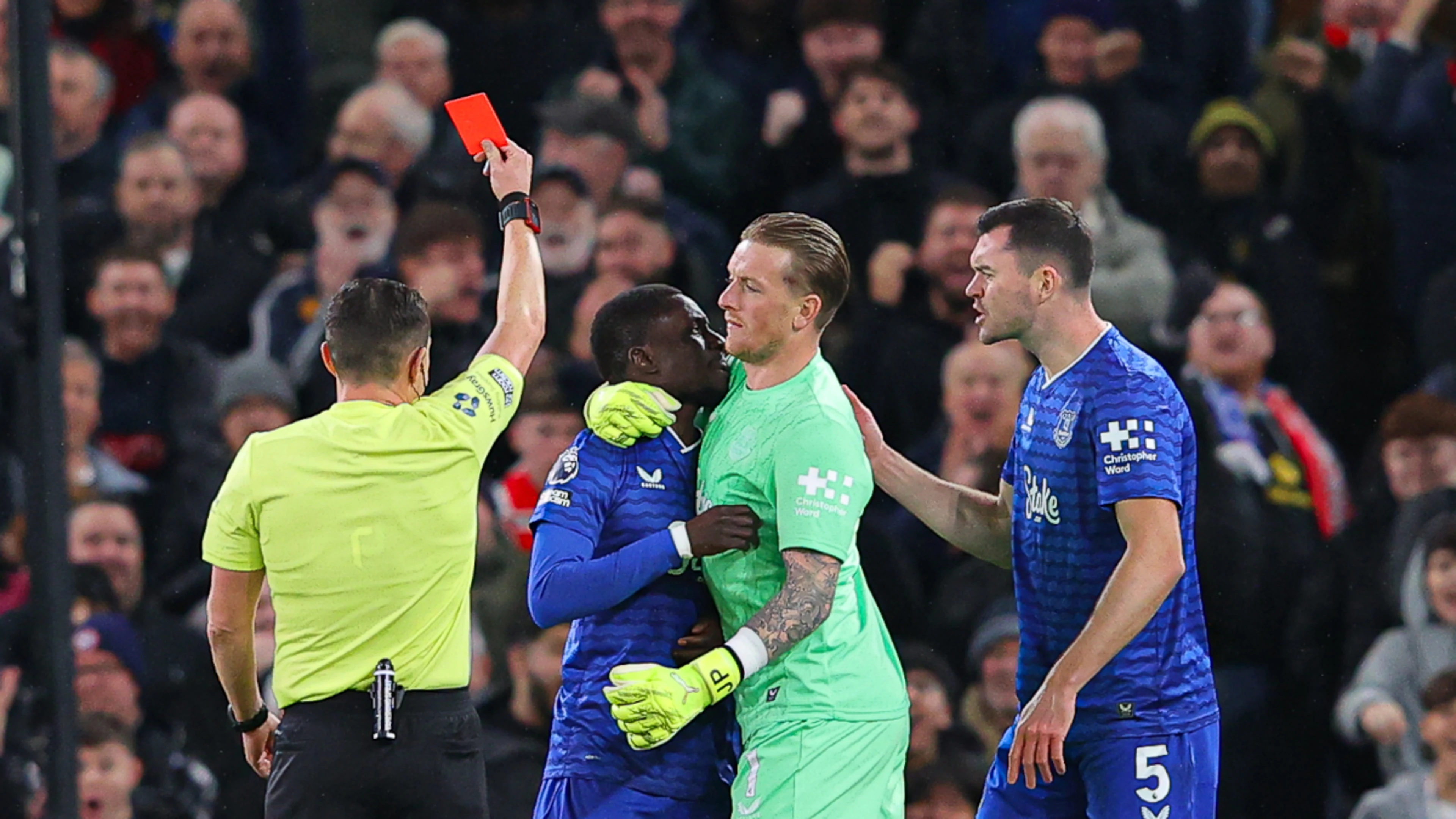 I like my players fighting each other, says Moyes, after Gueye sees red